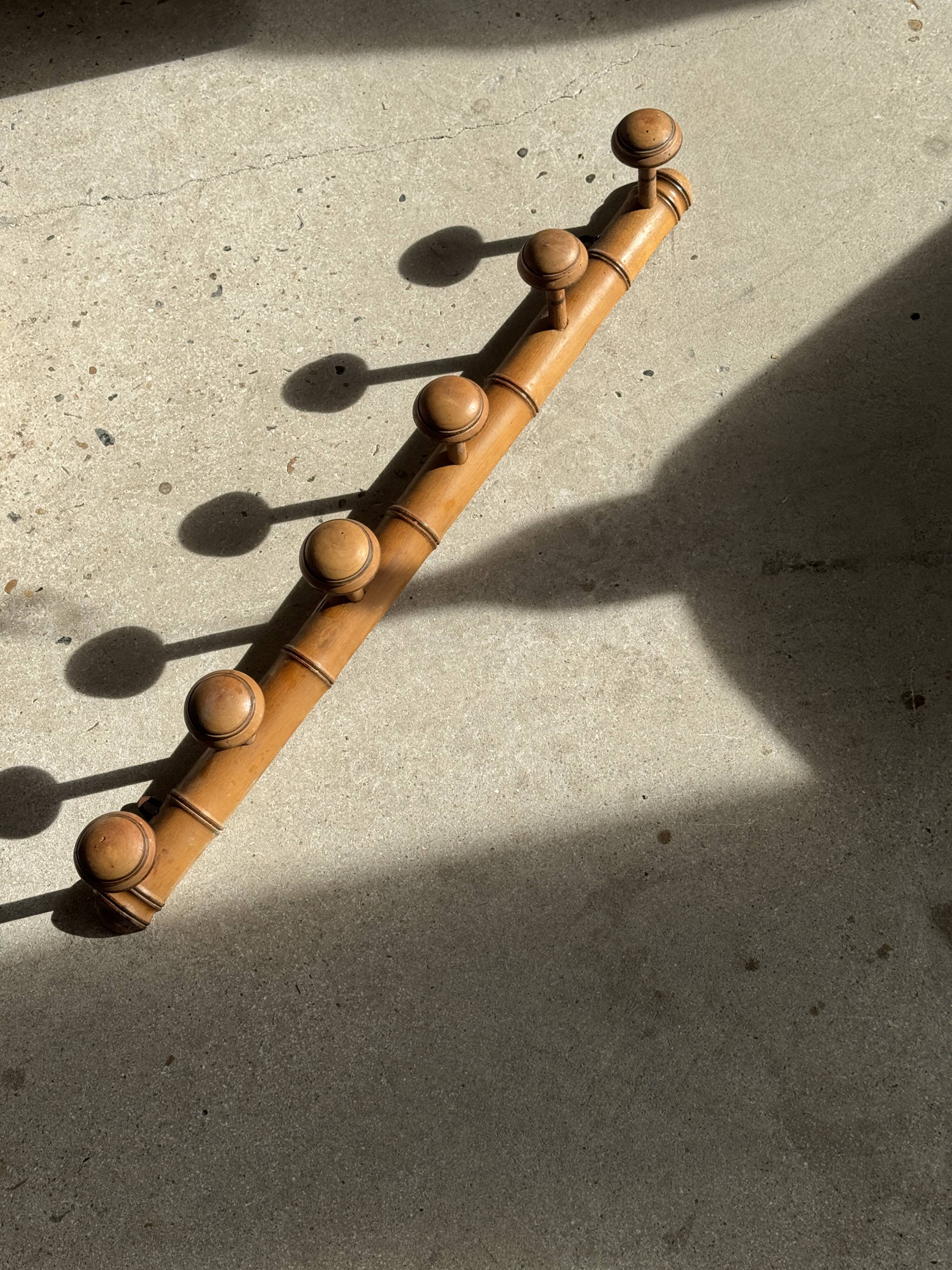 Large vintage wooden coat rack with 6 bamboo effect hooks L79