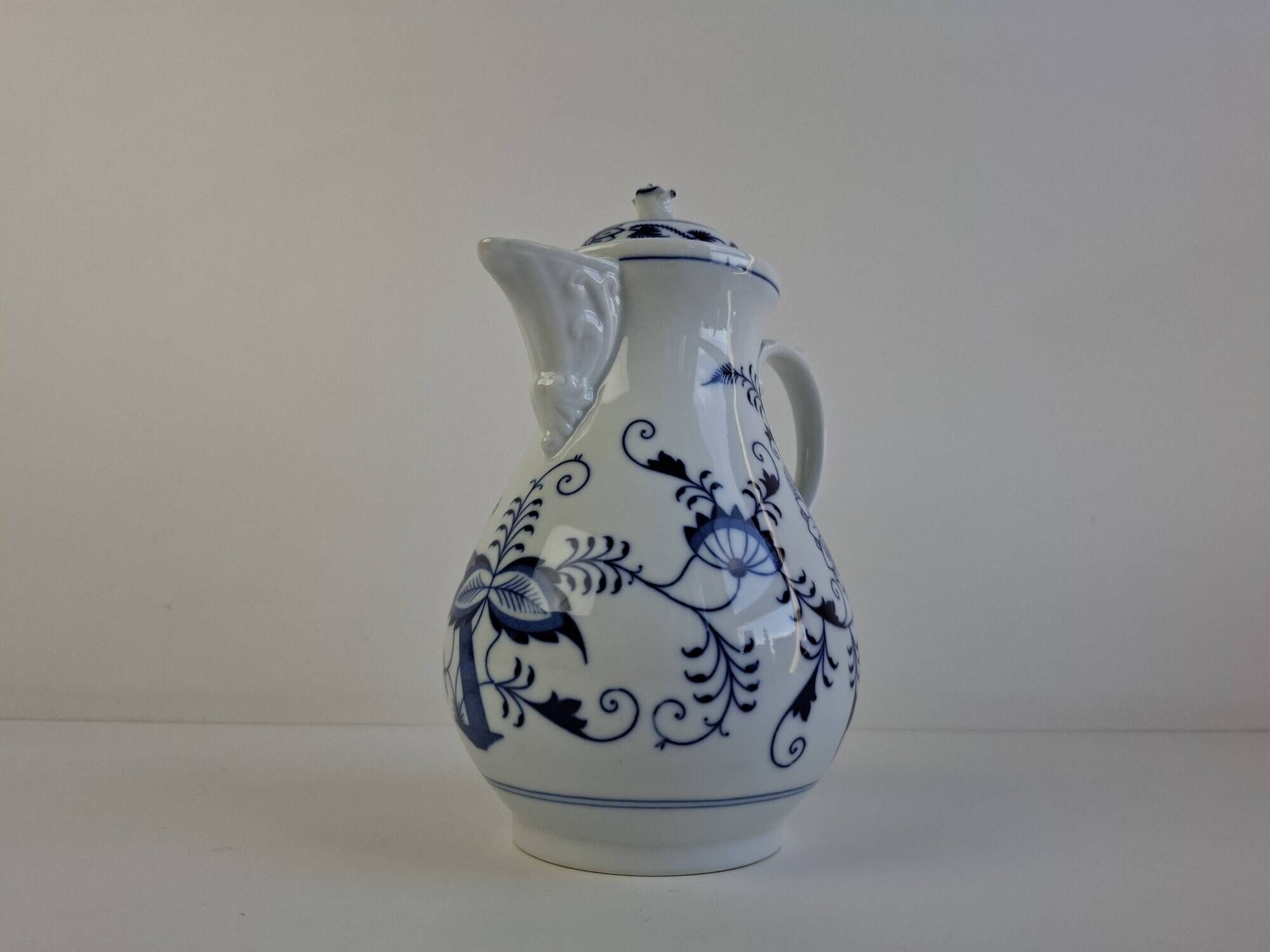 Vintage Dubí Czech Porcelain Blue Onion Cibulák Teapot, c. 1970