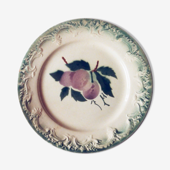 Castres Faïence Plate decorated with Prunes - Late 19th century / Early 20th century