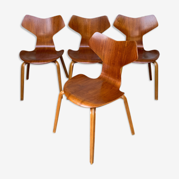 Suite de 4 chaises 4130 Grand Prix en teck, Arne Jacobsen pour Fritz Hansen Teak