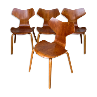 Suite de 4 chaises 4130 Grand Prix en teck, Arne Jacobsen pour Fritz Hansen Teak