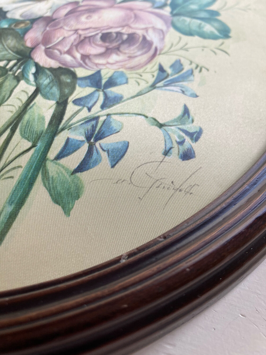Peinture sur soie bouquet de fleurs dans cadre ovale