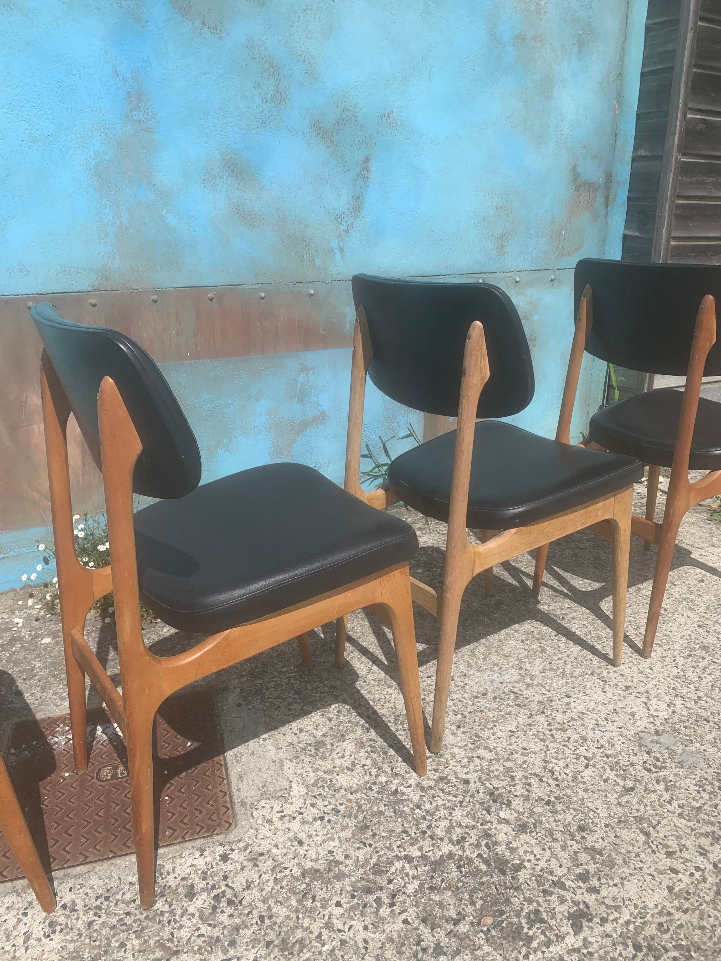 Vintage chair skaï black