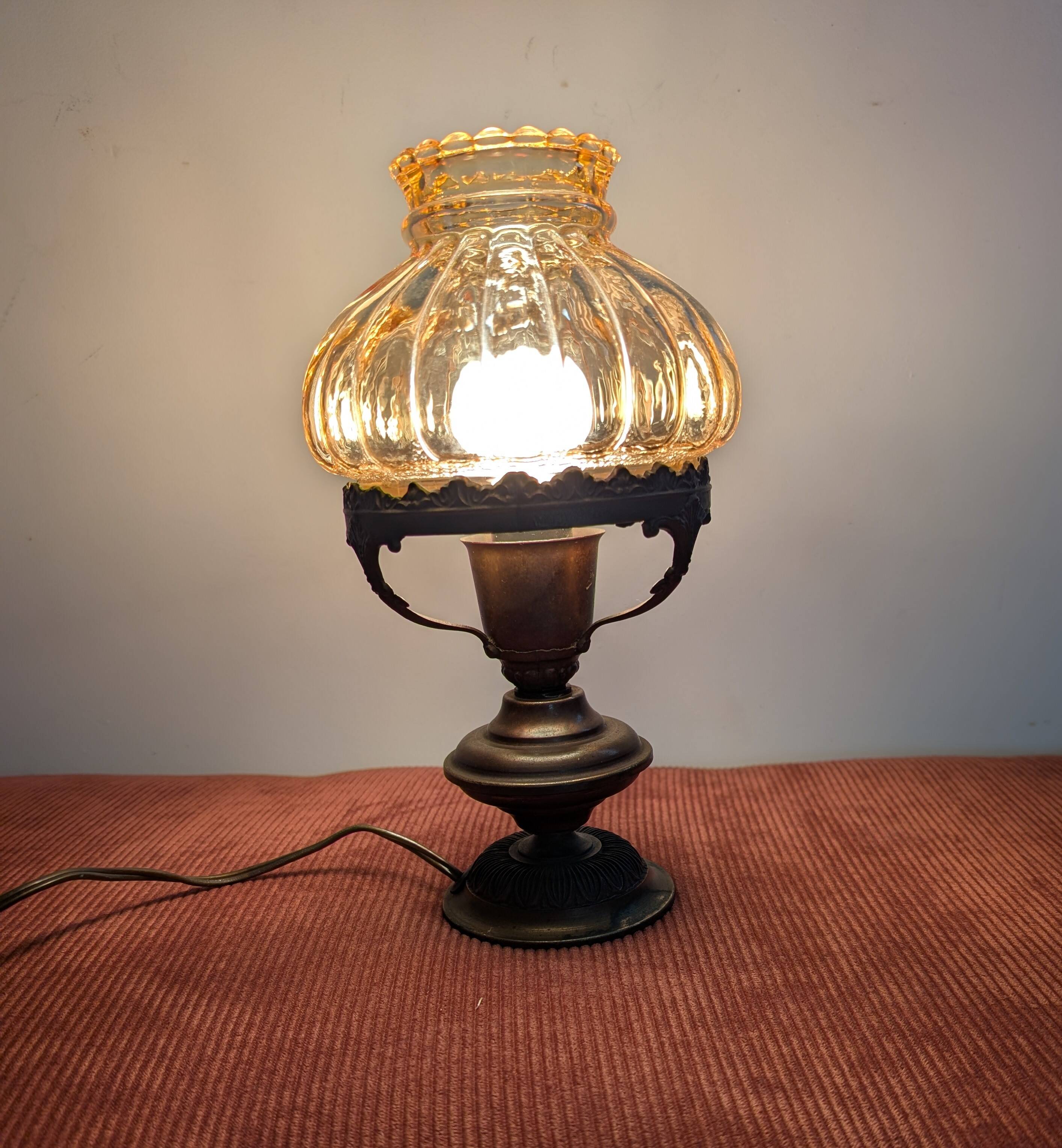 Vintage lamp in brass and amber glass