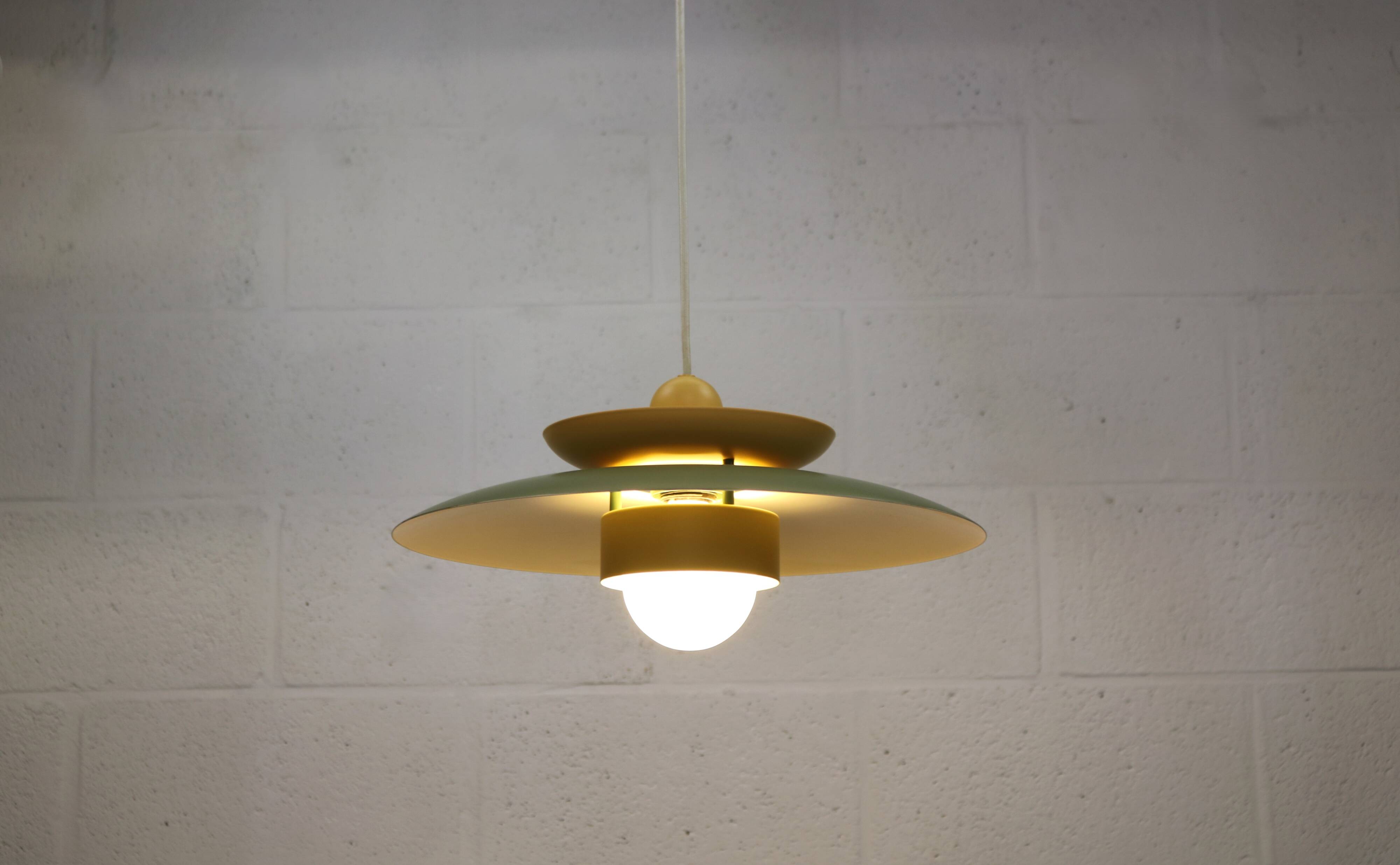 Lampe suspendue laquée verte vintage - Danemark 1980 -