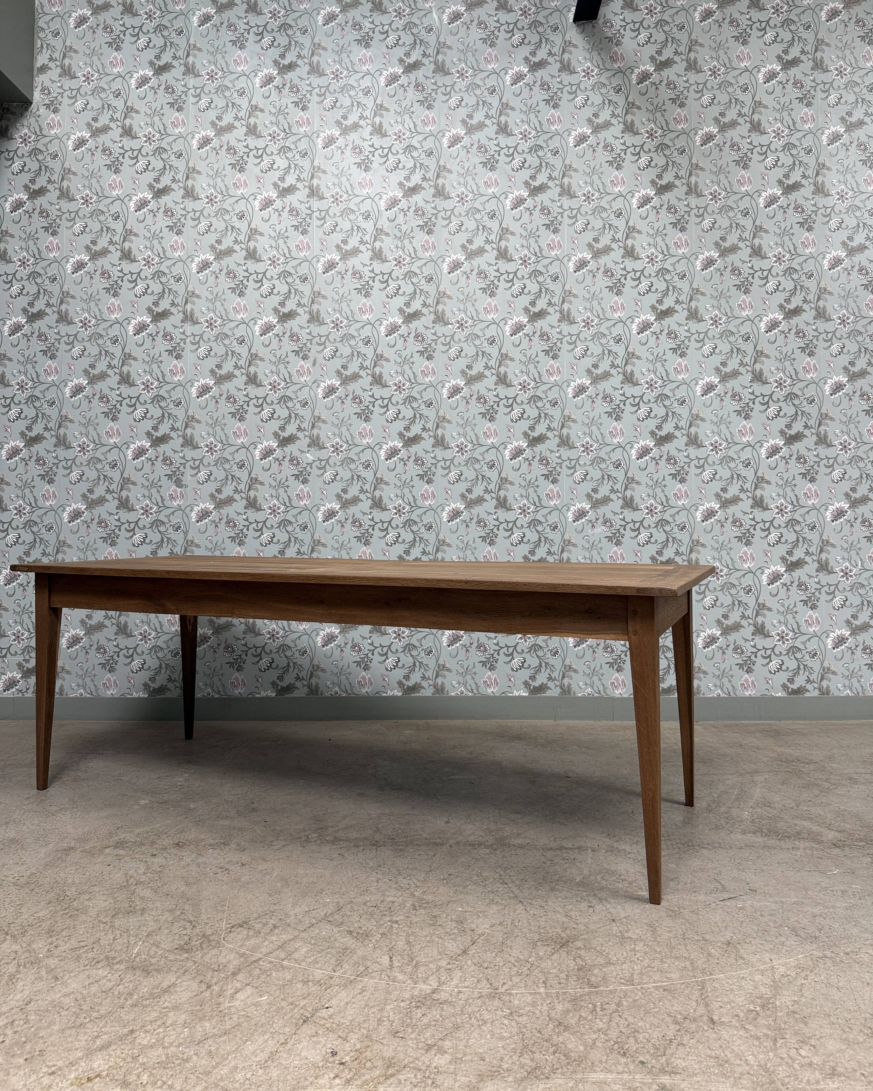 Large dining table in solid oak (renovated)