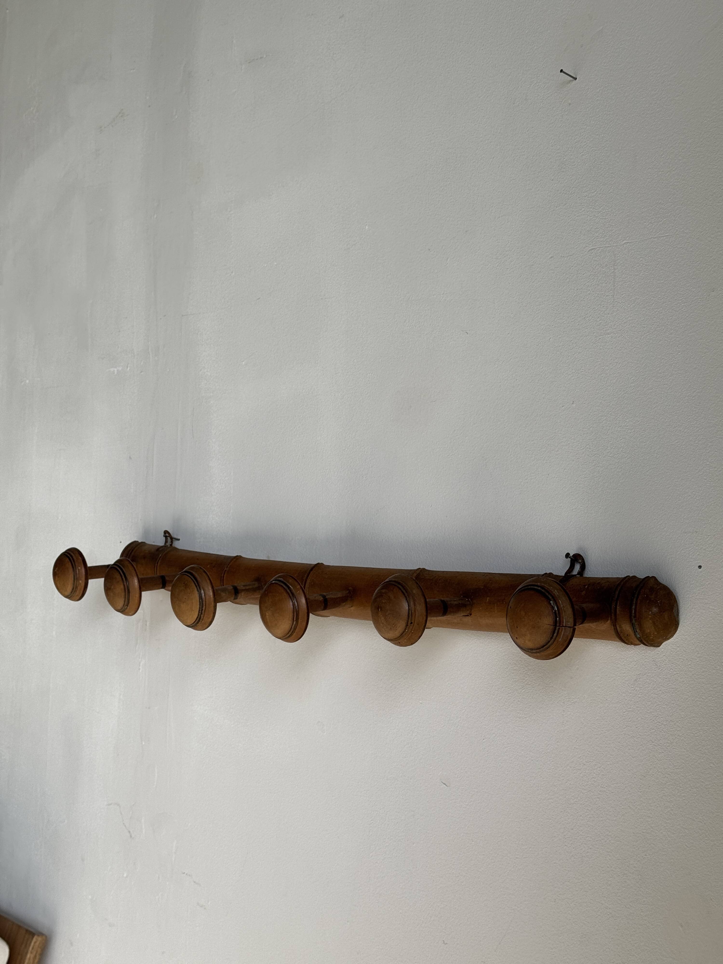 Large vintage wooden coat rack with 6 bamboo effect hooks L79