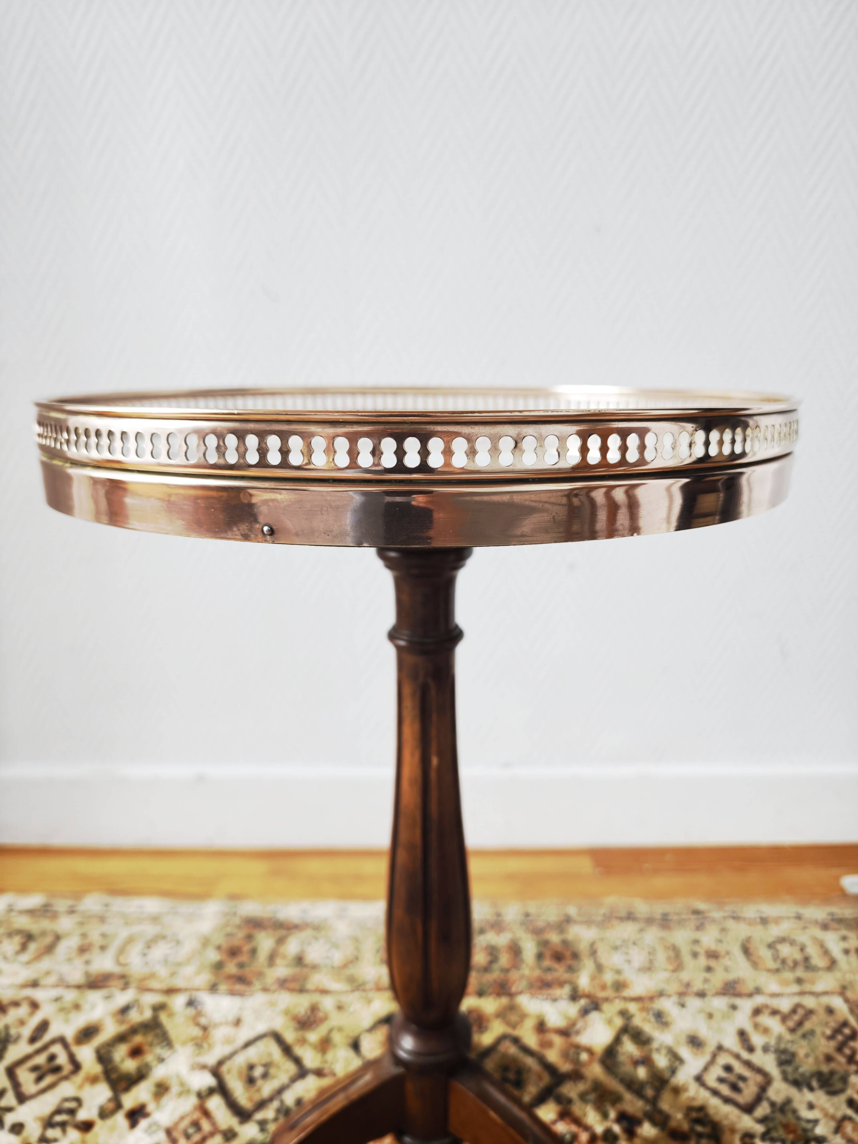 Guéridon tripode style Louis XVI marbre blanc et laiton