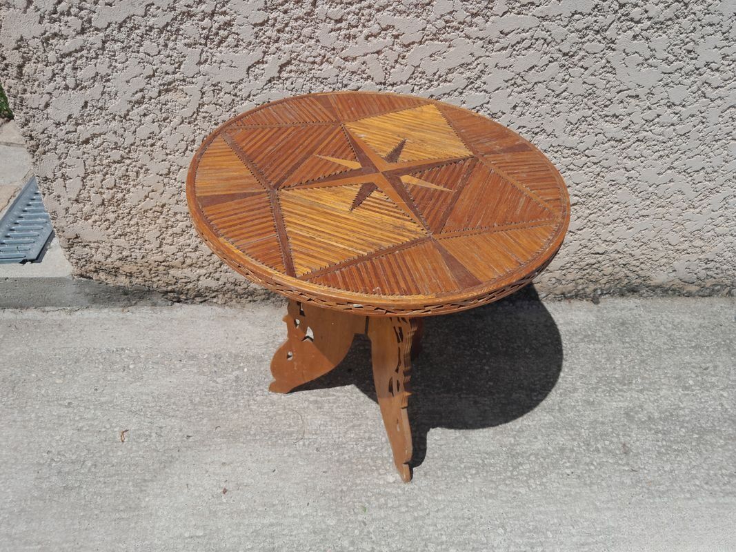 Ancienne petite table en bois pliante diametre 55 cms