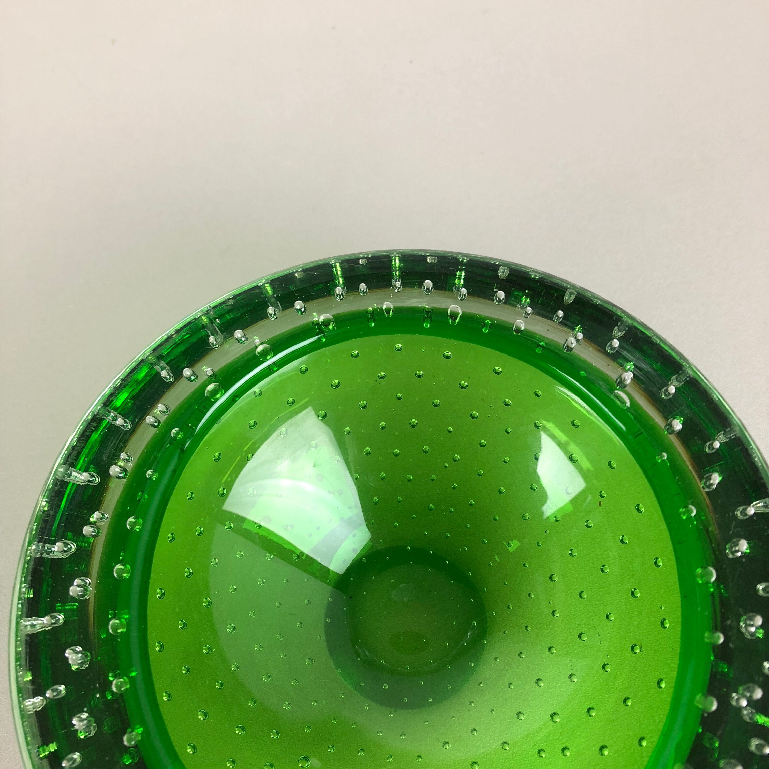 Murano Glass Bullicante "Green" Bowl Element Shell Ashtray Murano, Italy, 1970s