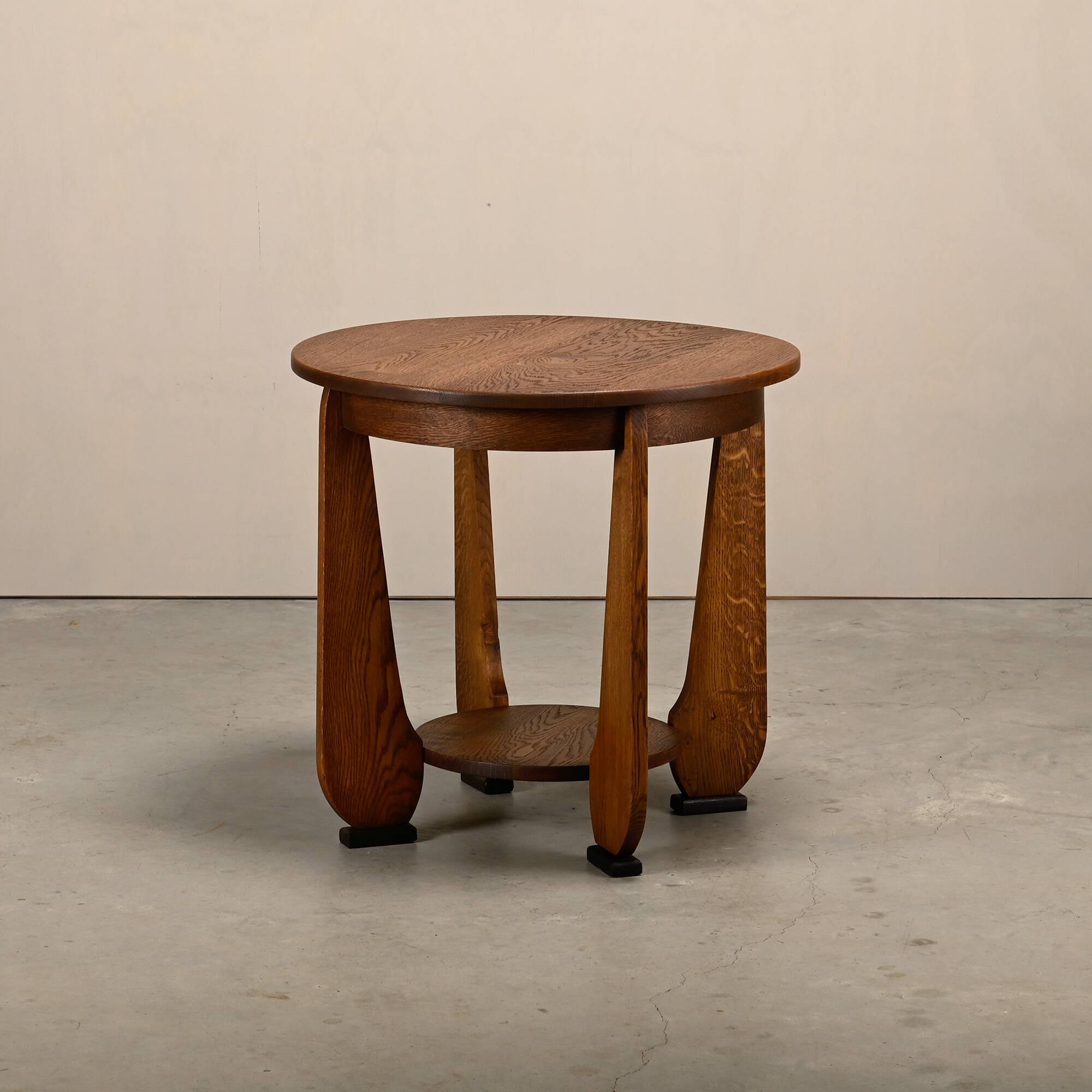 Table d'appoint Art Déco et Arts & Crafts néerlandaise en chêne massif, années 1930.