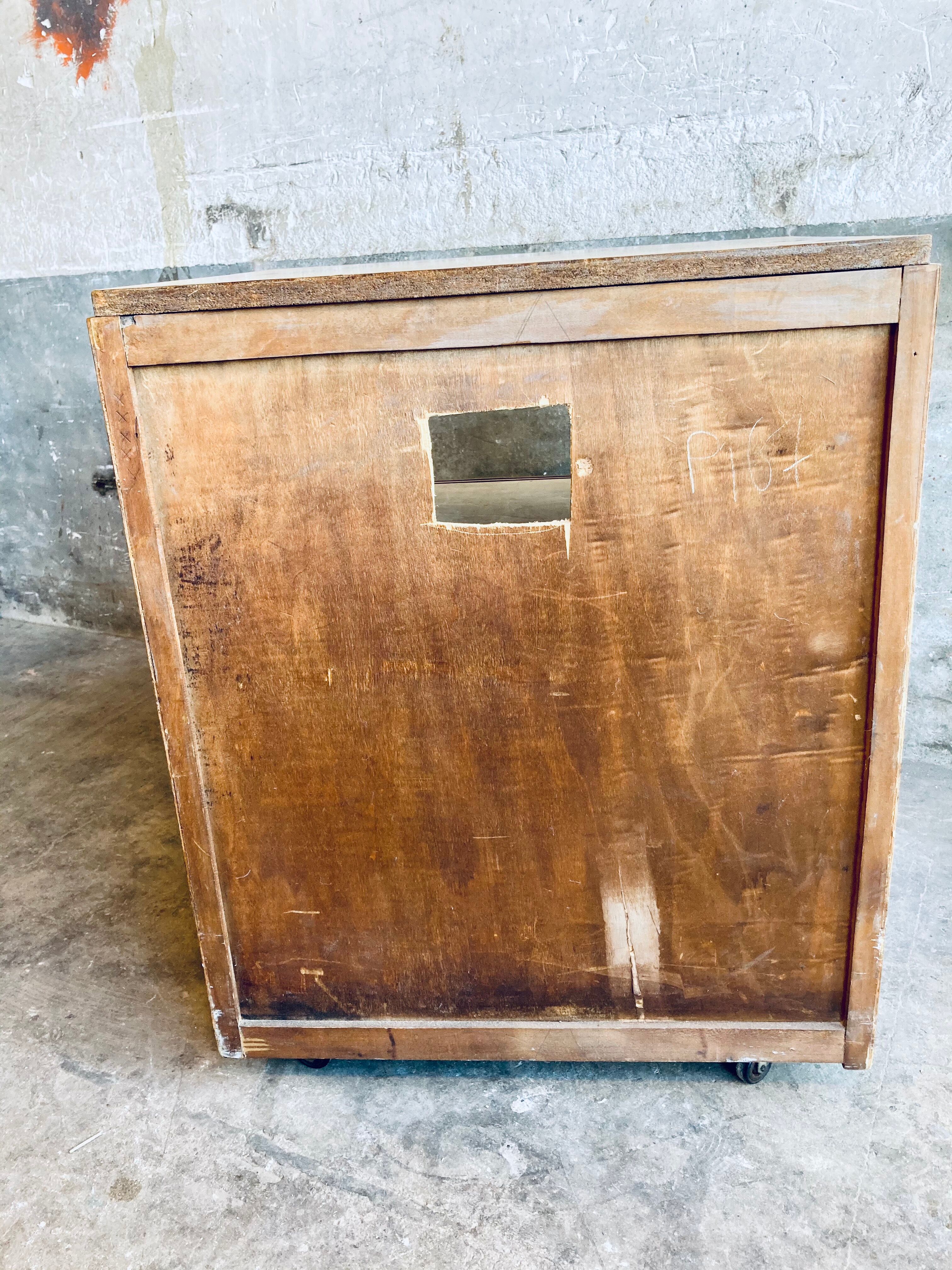 Meuble ailes de papillon