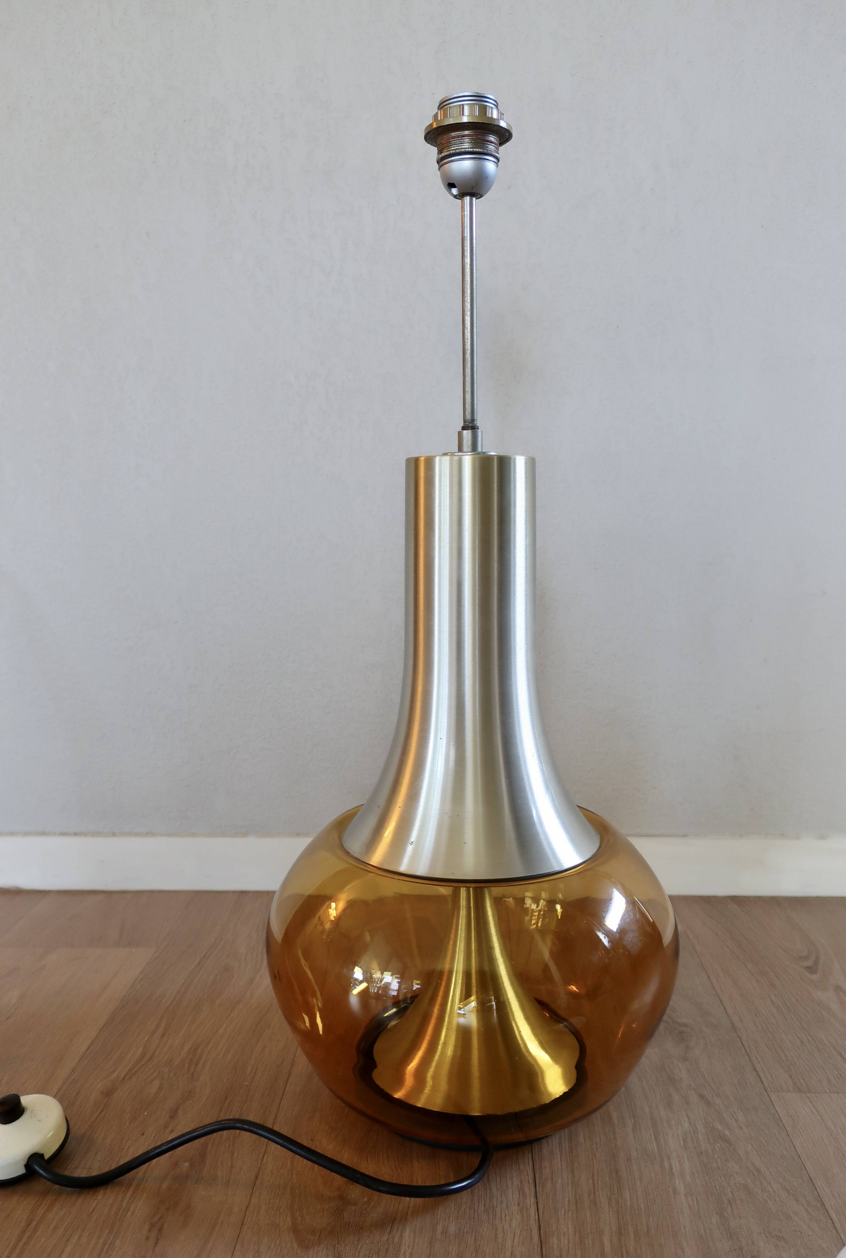 Doria lamp base 69 cm in very good condition from the 1960s/70s with a differential switch.