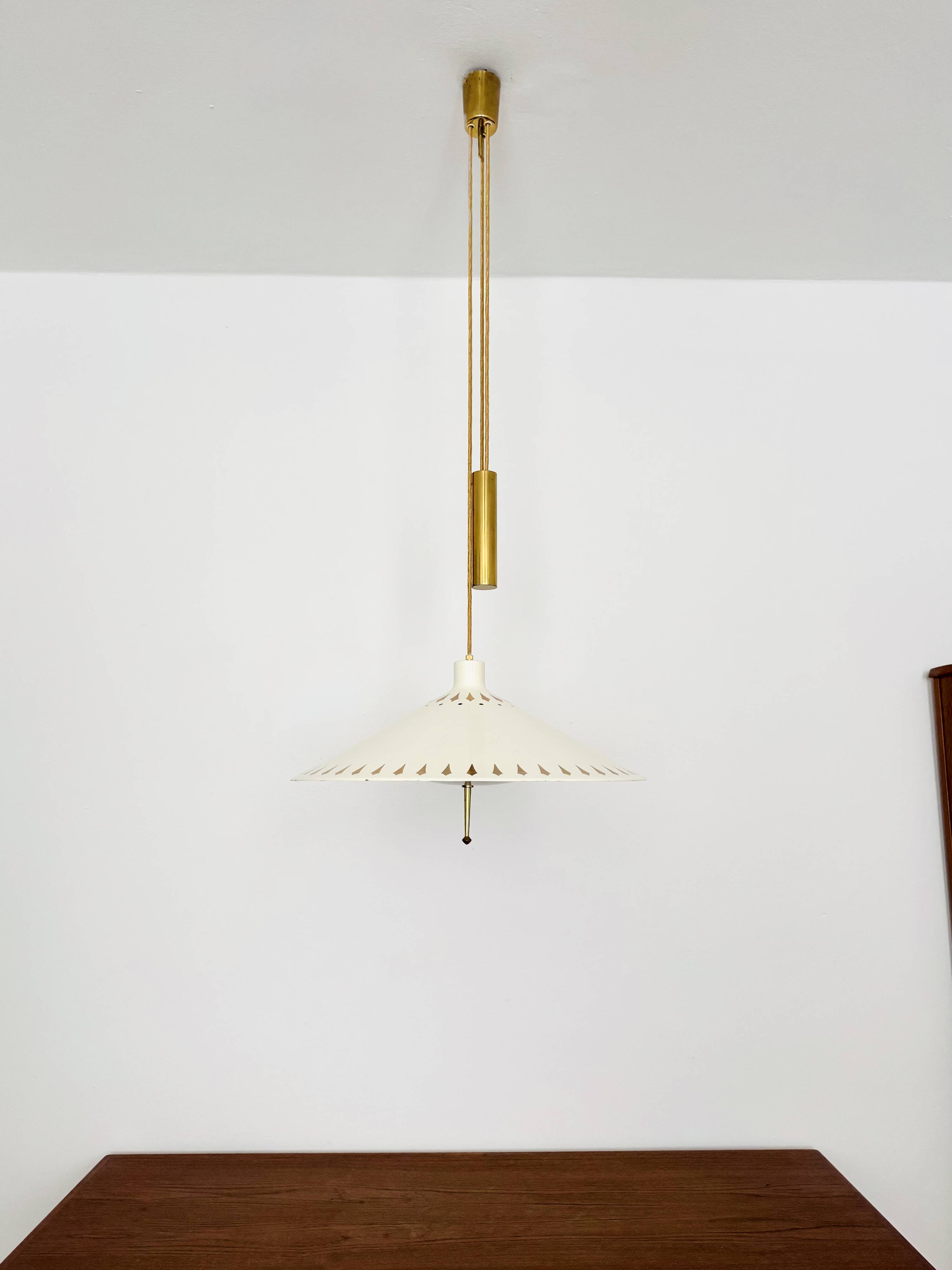 Suspension unique avec contrepoids par Vereinigte Werkstätten München