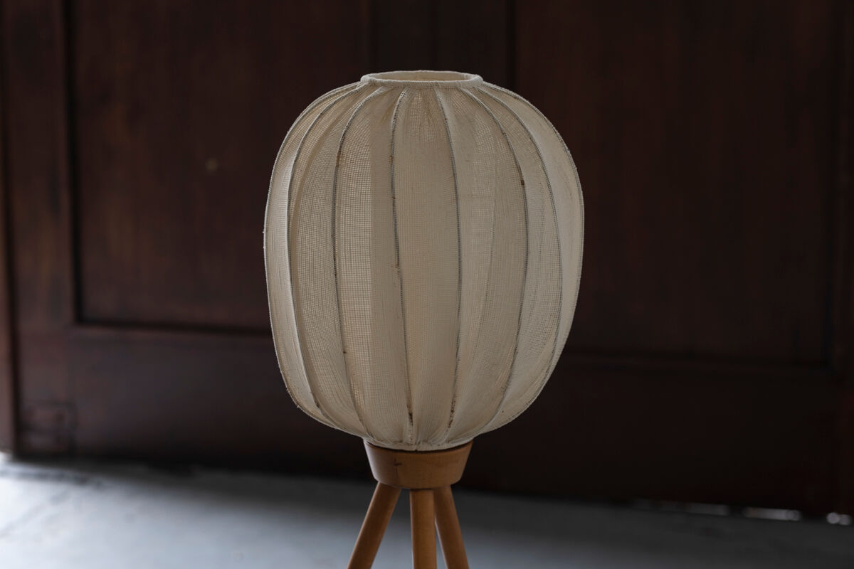 Tripod cocoon floor lamp in wood and lace, Danish design, 1960
