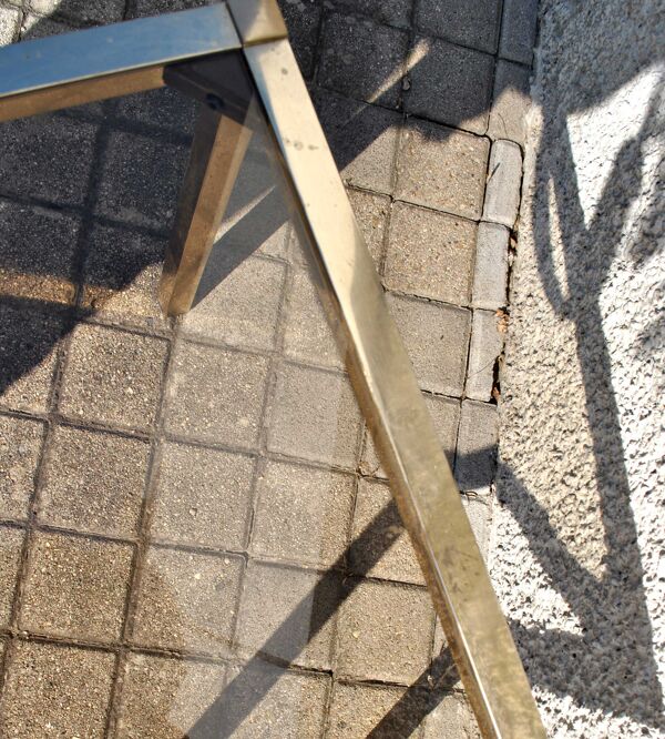 Table-basse en laiton doré et verre fumé vintage design 1960-1970