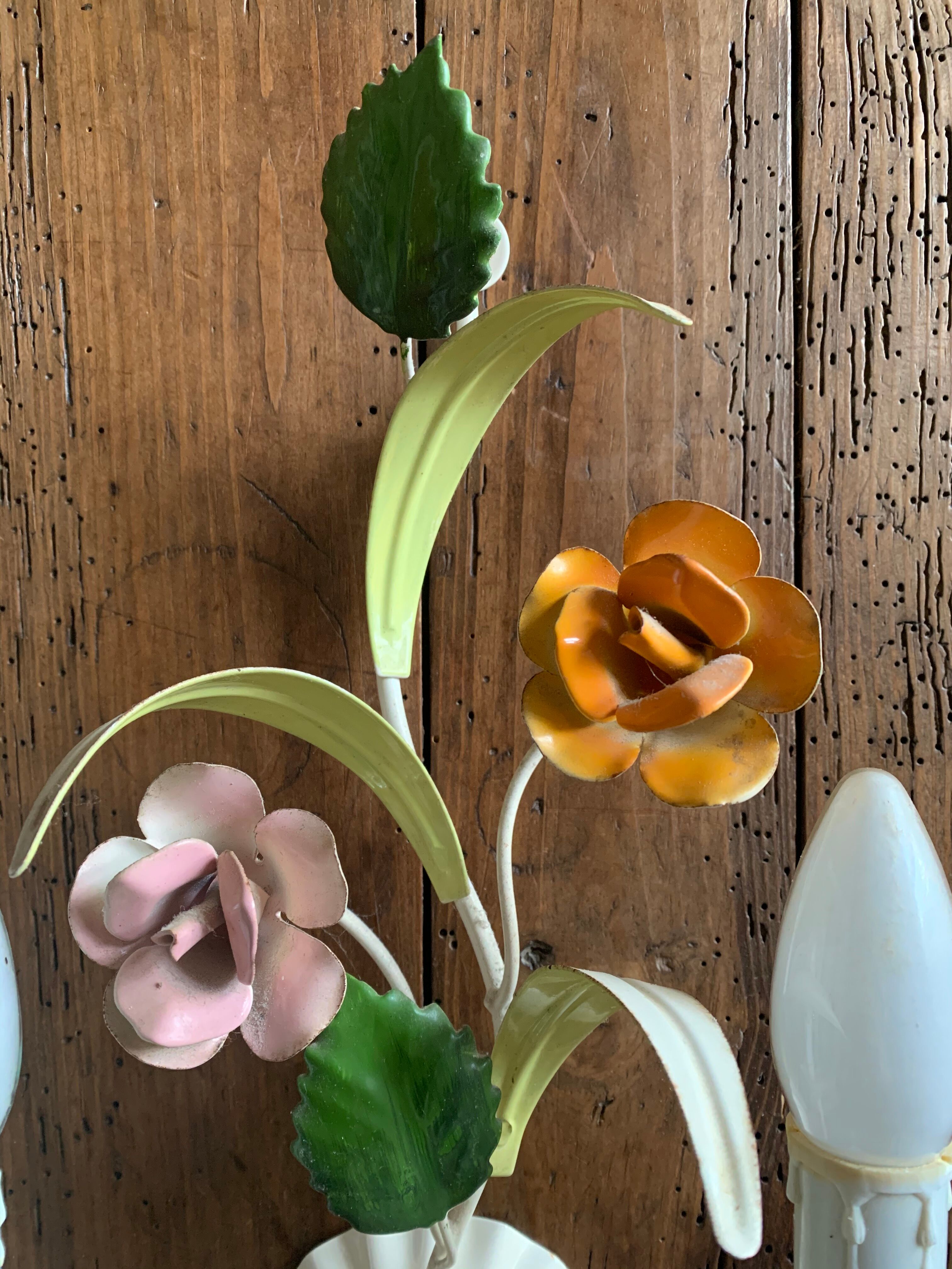 Floral metal wall sconce