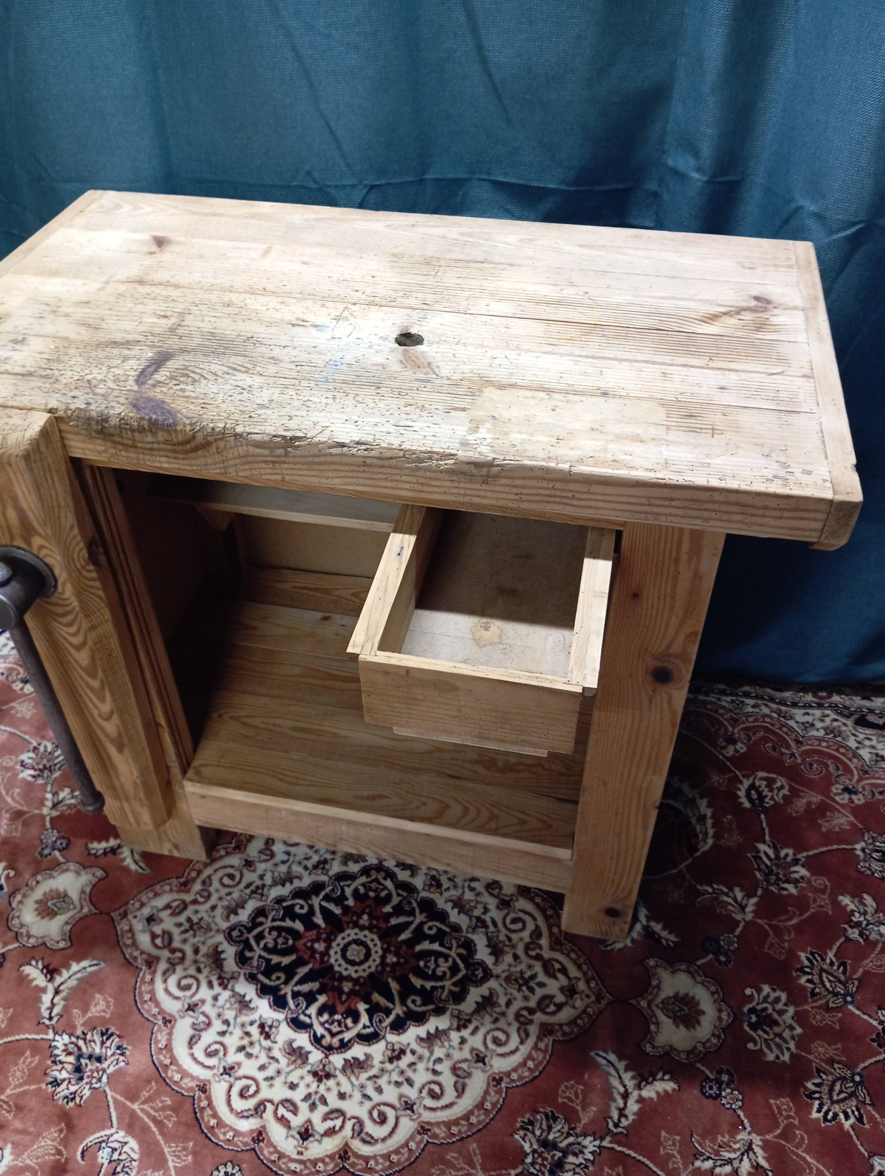 Carpenter's workbench - bathroom furniture