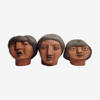 Set of 3 decorative women's heads in red terracotta