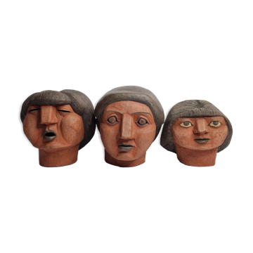 Set of 3 decorative women's heads in red terracotta