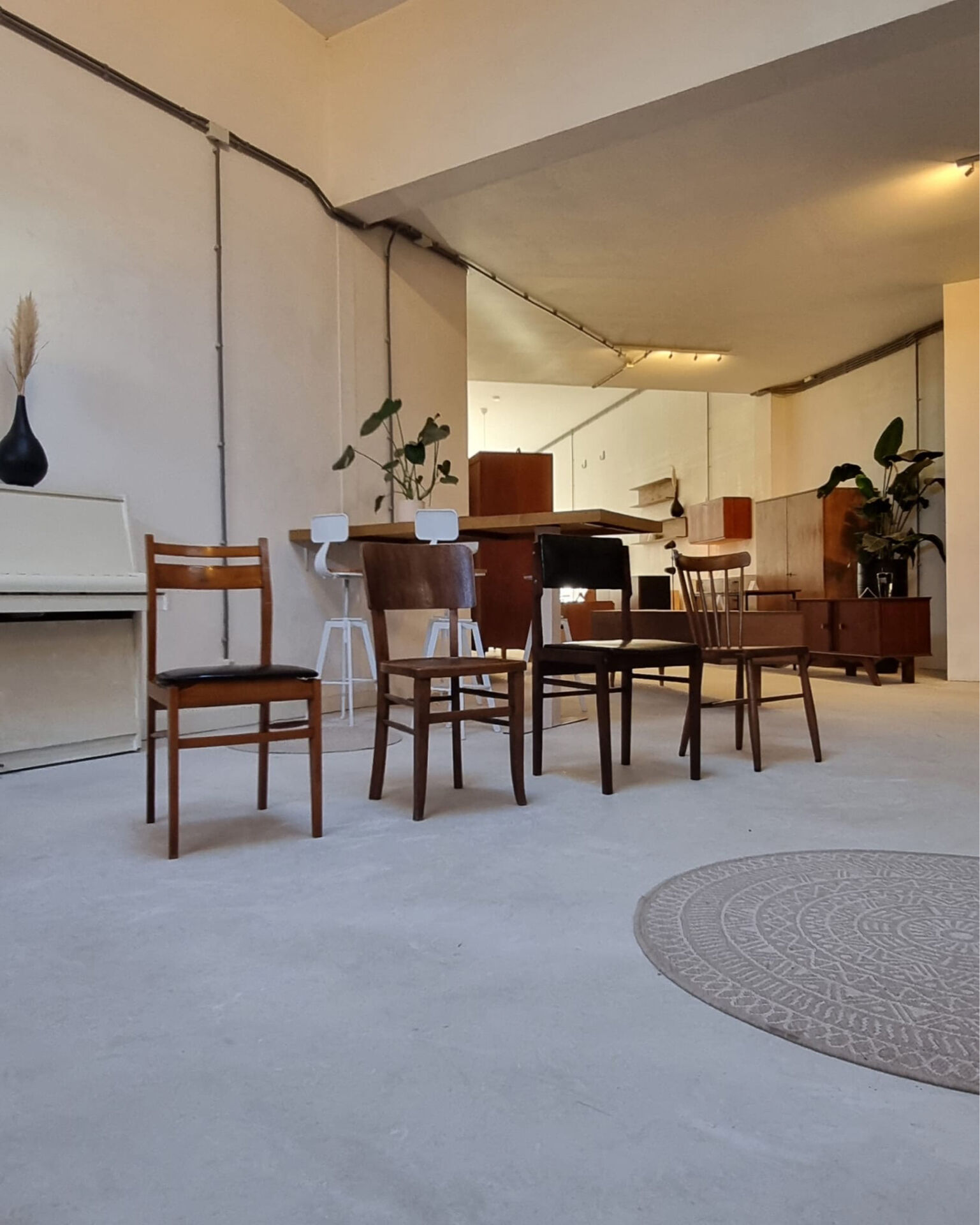 Chaises du milieu du siècle