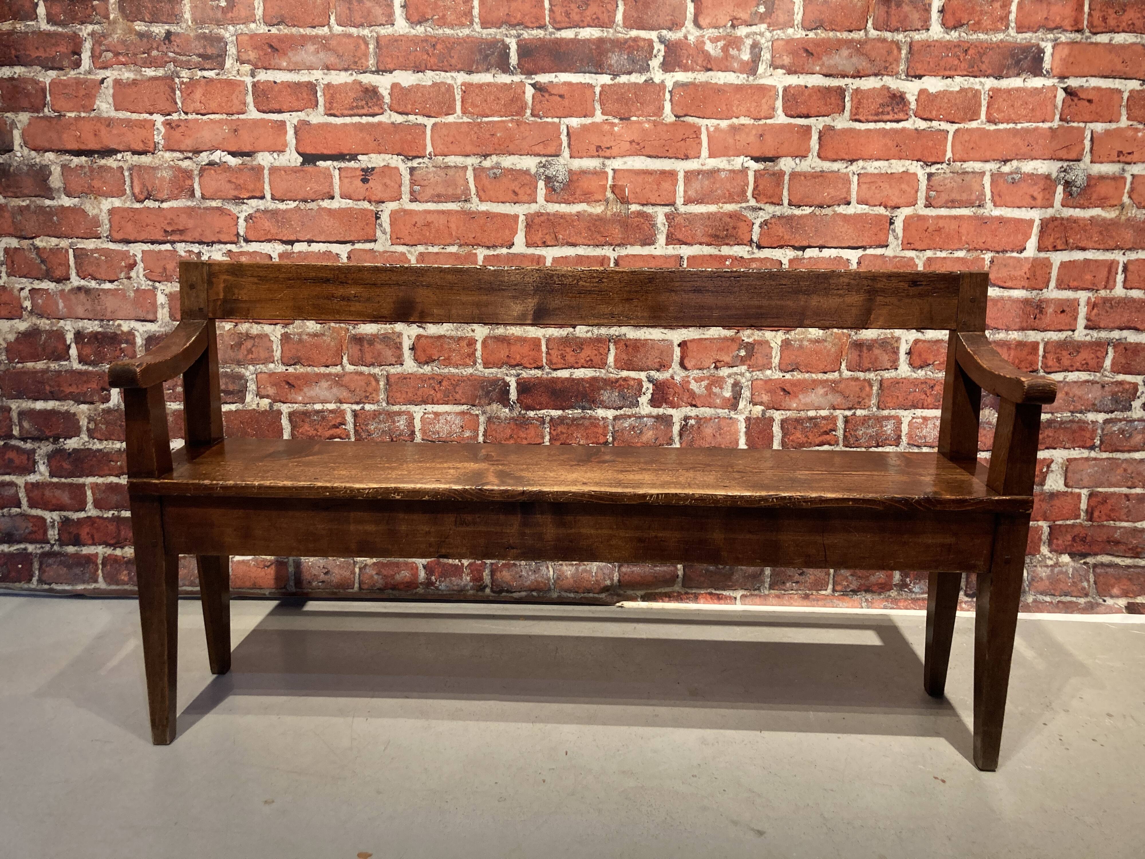 Banc d'église en bois
