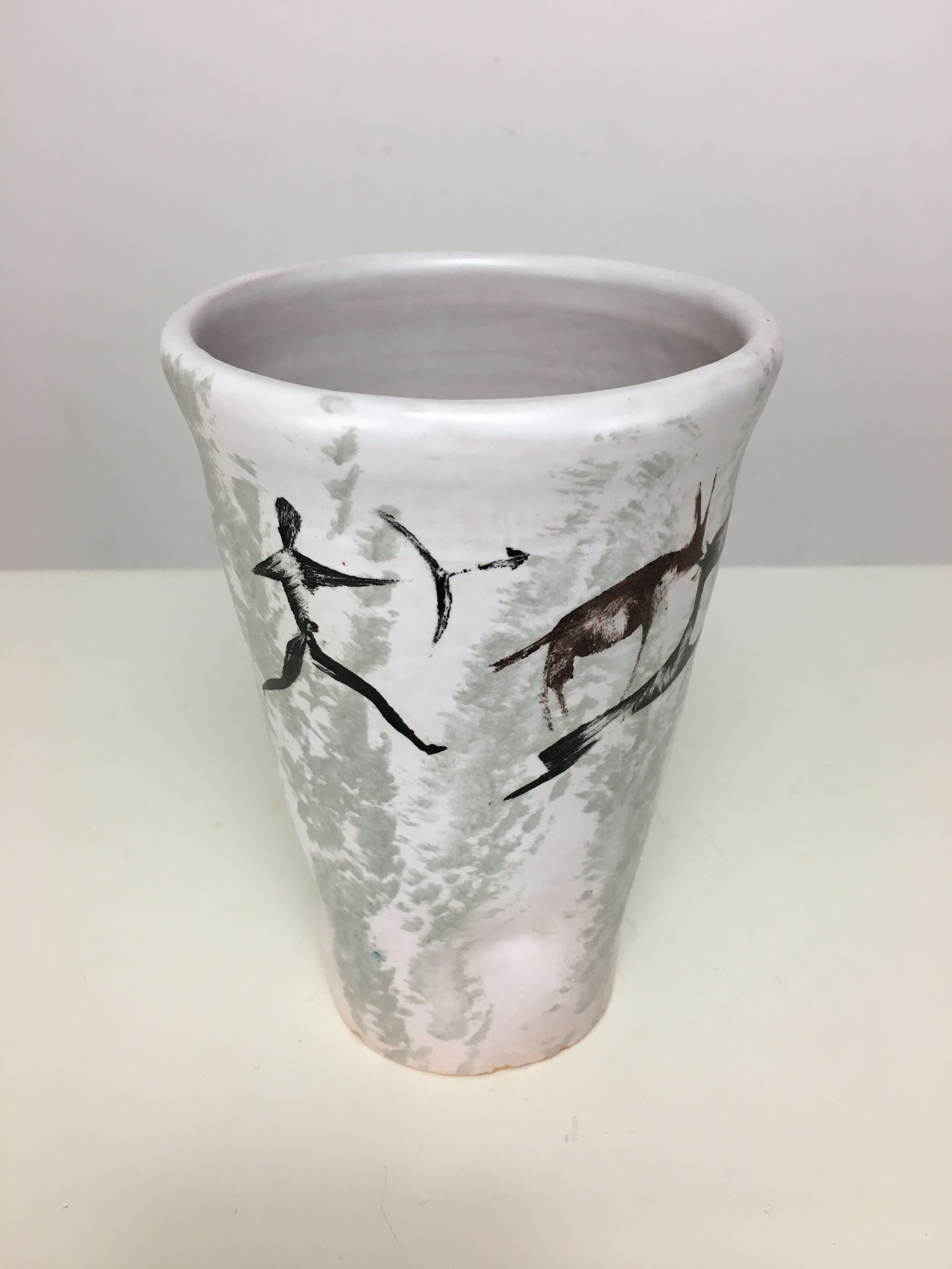 Vase céramique décor pariétal, années 50 signée yurtsua