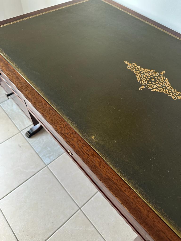 English style lion's legs desk