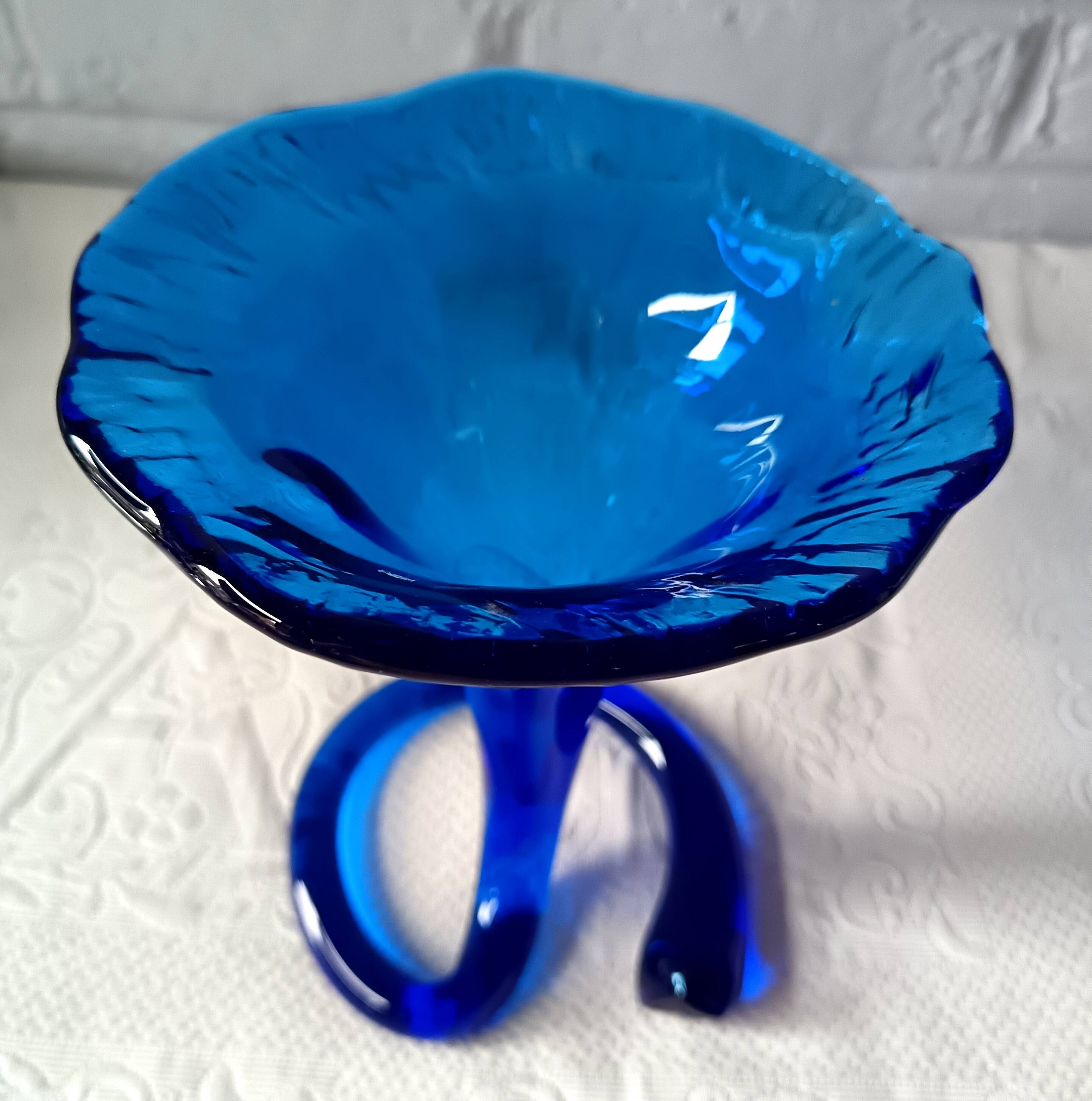 Beautiful trumpet VASE, in blown cobalt blue glass