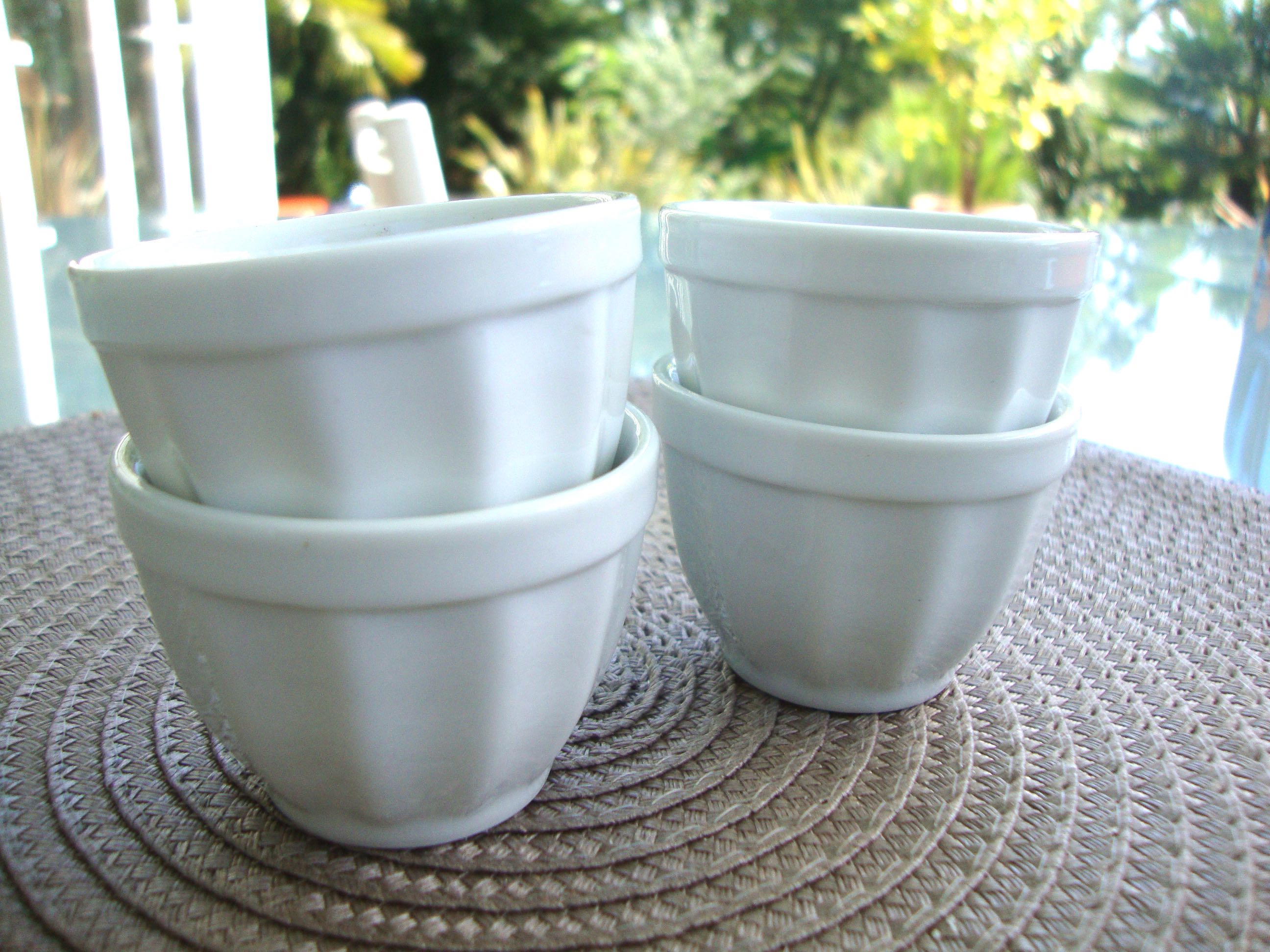 4 porcelain bowls
