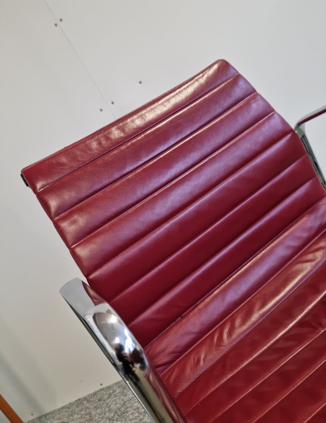 Vitra Charles Eames ea 108 full leather