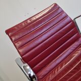 Fauteuil EA 108 de Charles & Ray Eames édition Vitra