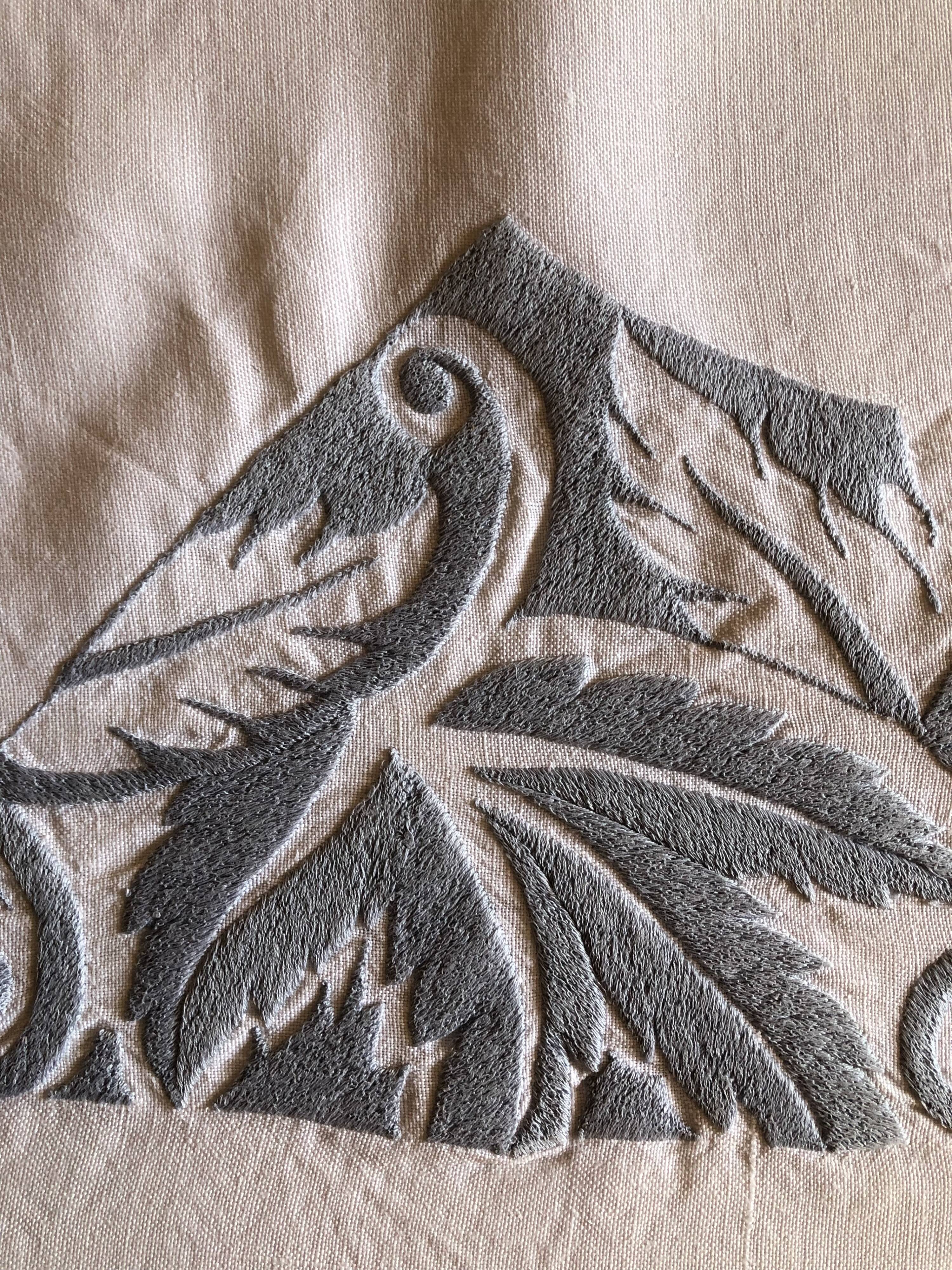 Embroidered linen tablecloth and six napkins