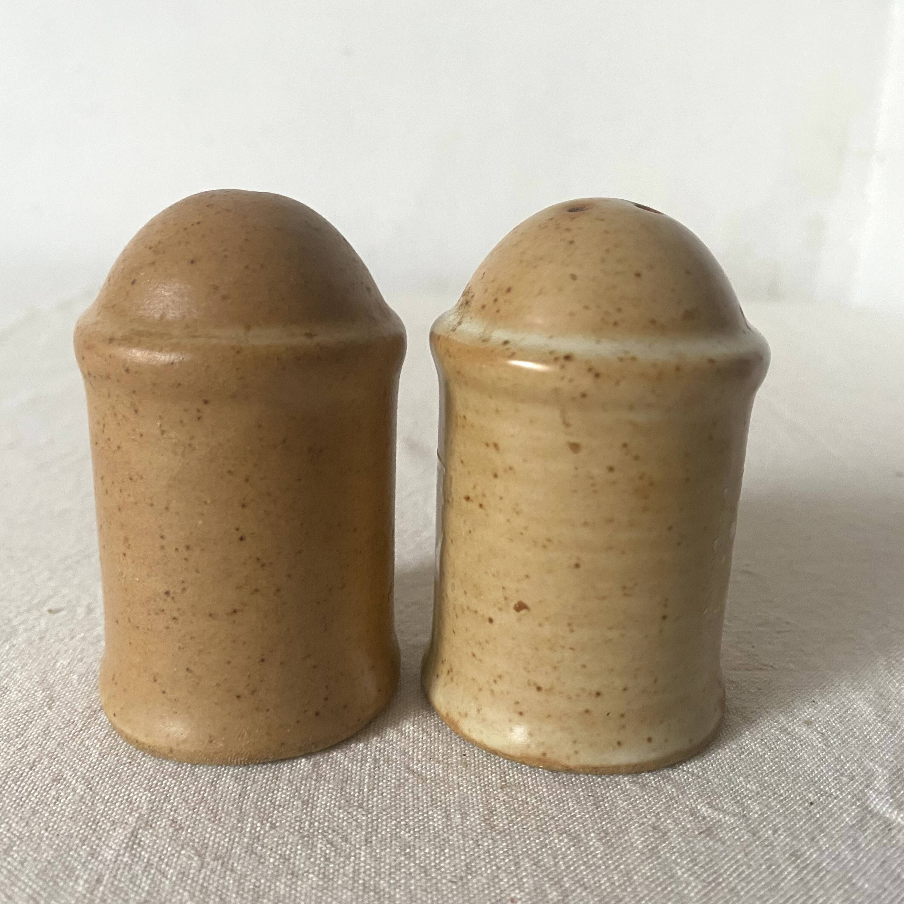 Salière et poivrier en grès