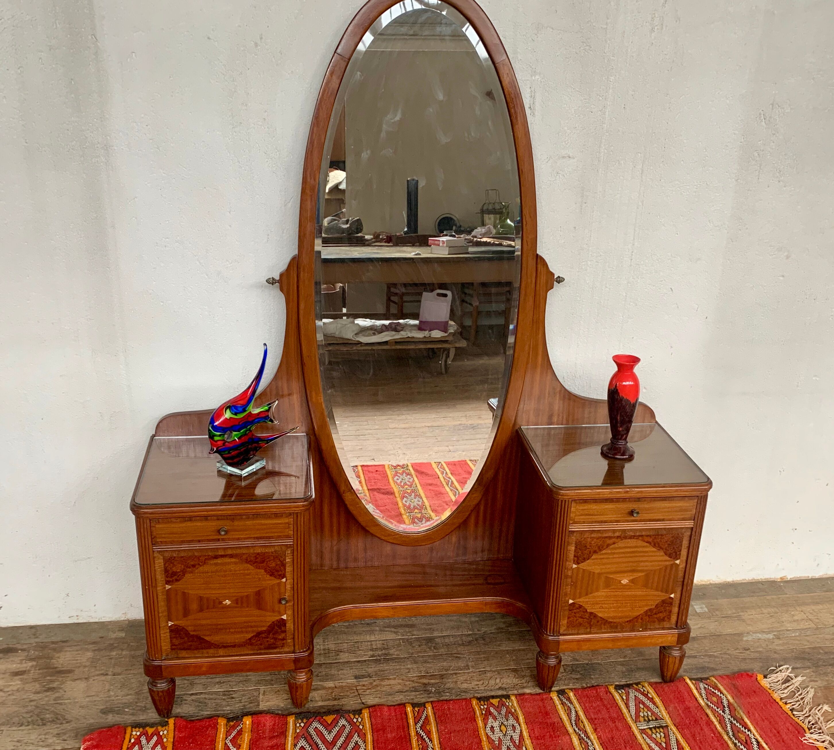 Hairdresser Art Deco styke from the early 20th century in mahogany with marquetry and mother-of-pear details