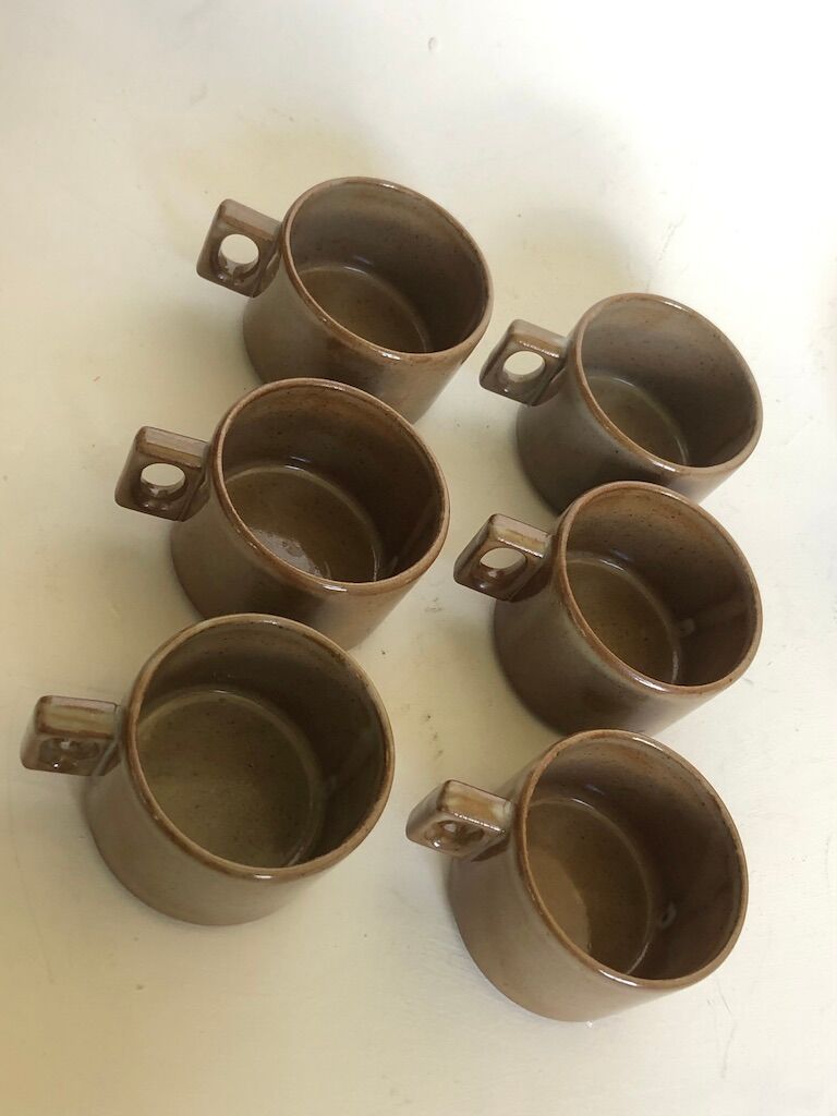 Set of 6 cups and saucers in res due