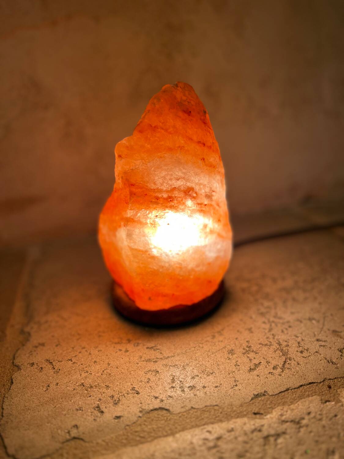 Salt rock mood lamp