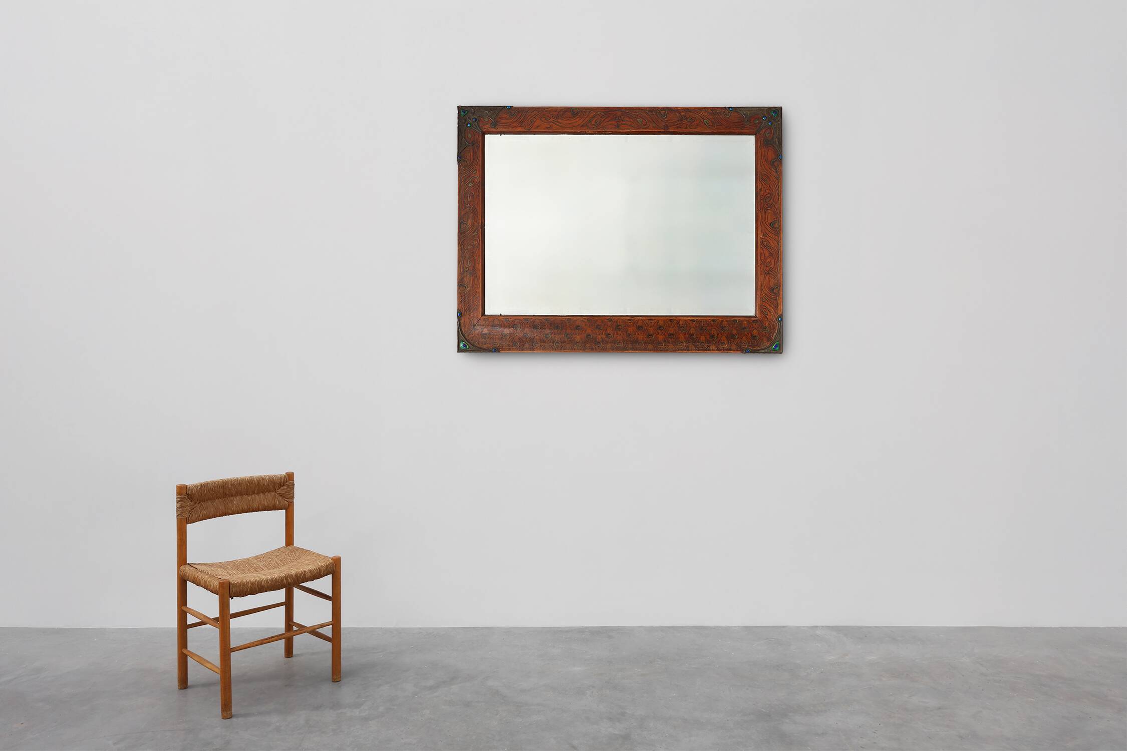 Miroir Art Nouveau à décor de paon peint à la main, France vers 1915