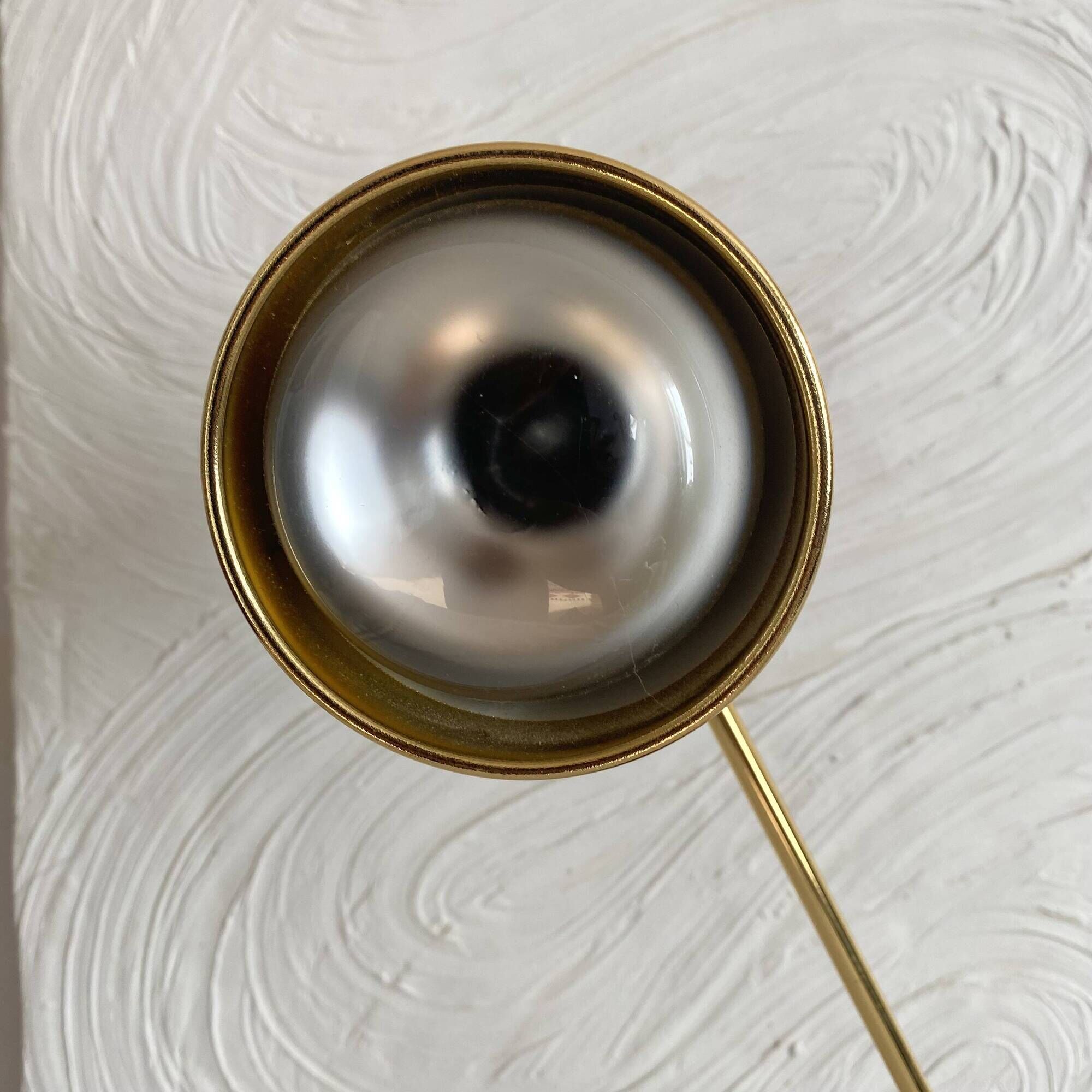 Desk lamp with an elm magnifying glass look from the 1980s.