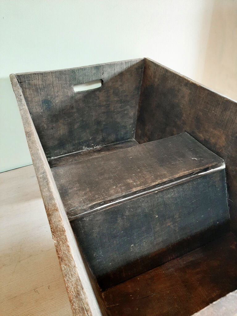 Old winemaker wooden case