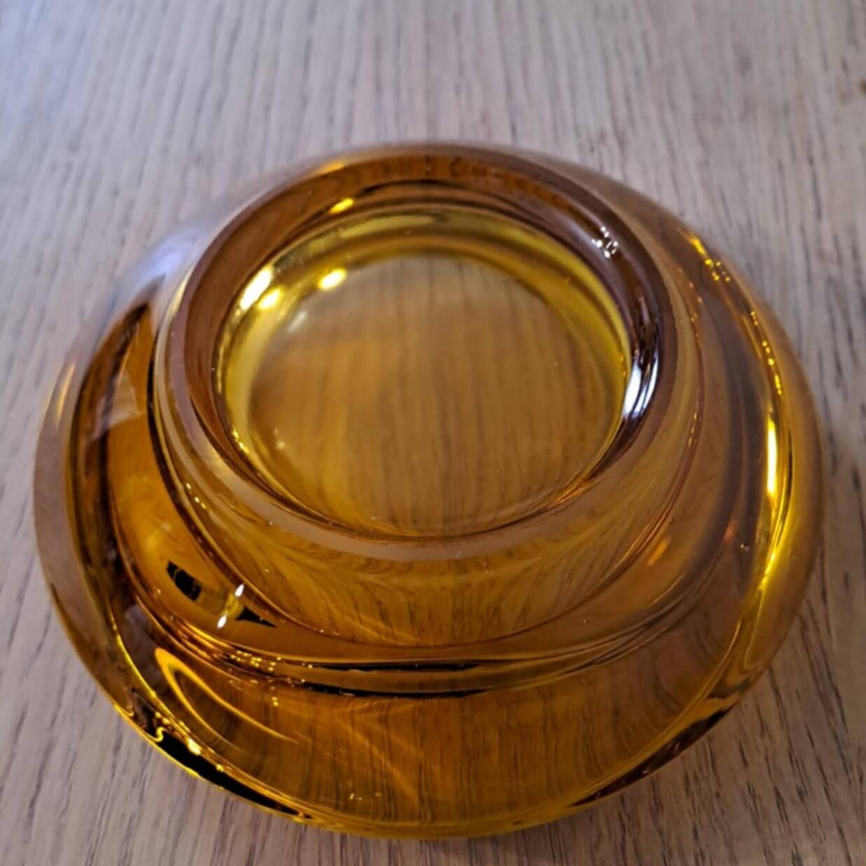 Amber glass ashtray or empty pocket