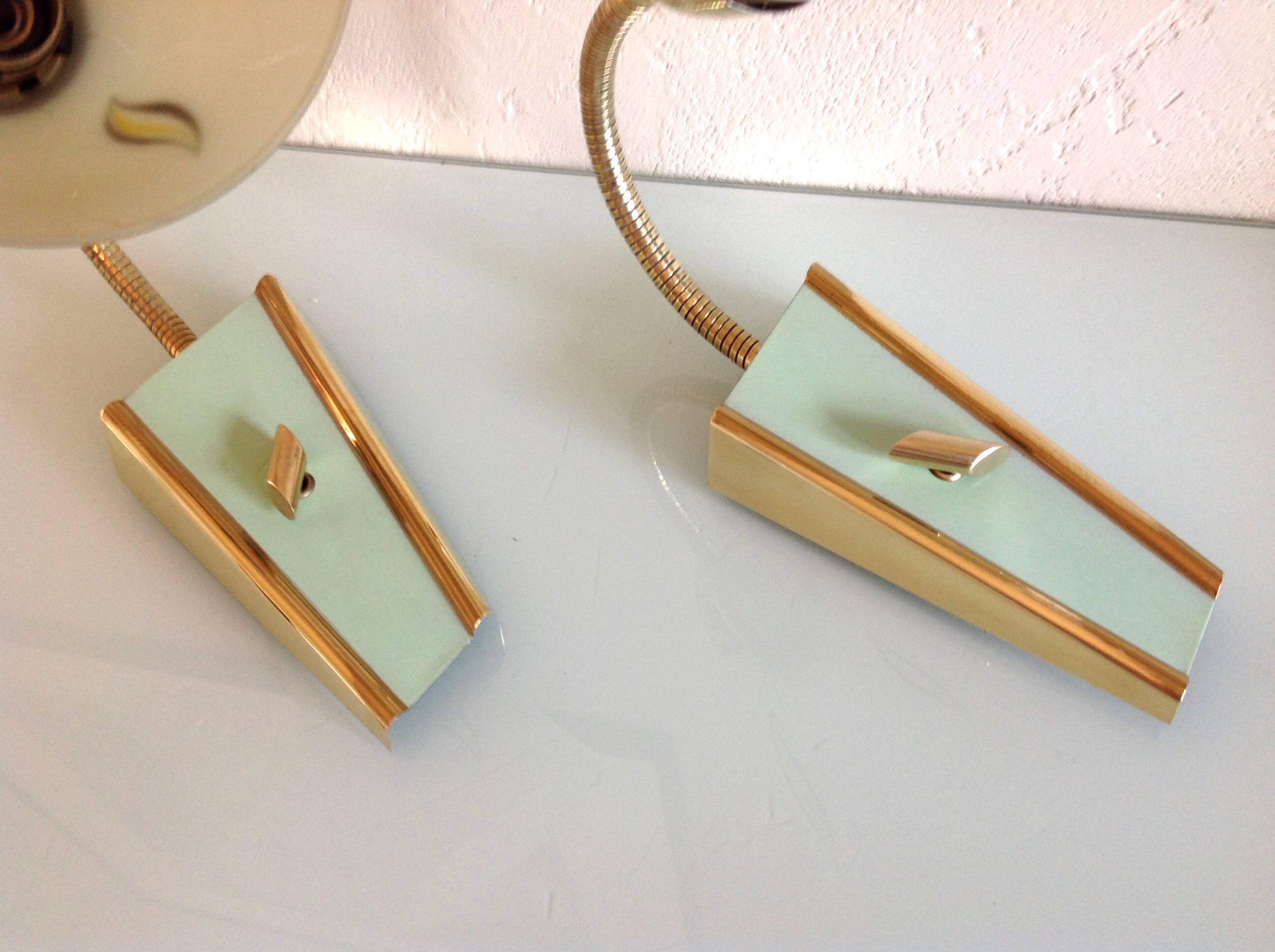 Paire d'appliques  en laiton et verre cornet / vintage années 50-60
