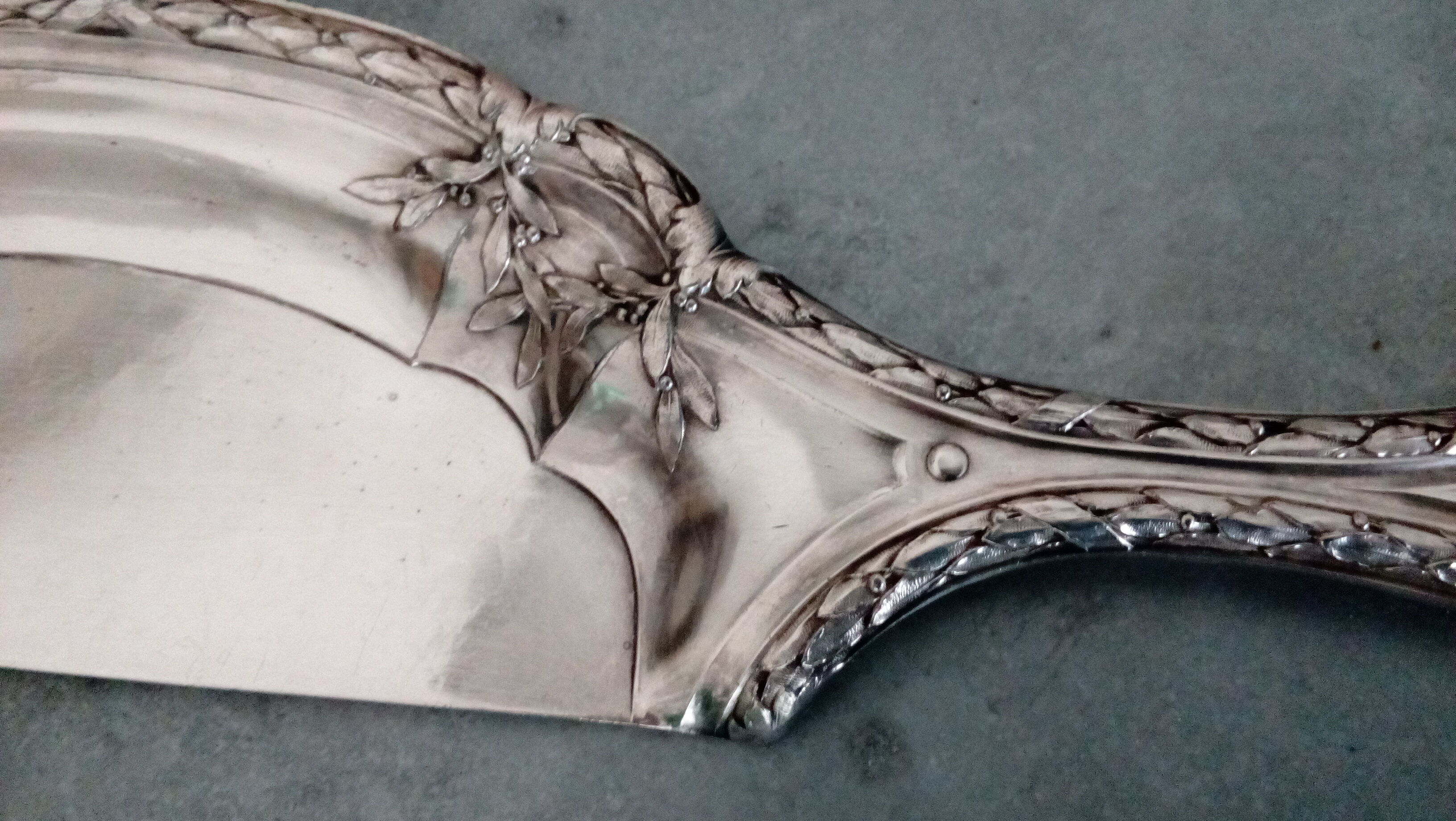 Pick-crumbs silver metal shovel