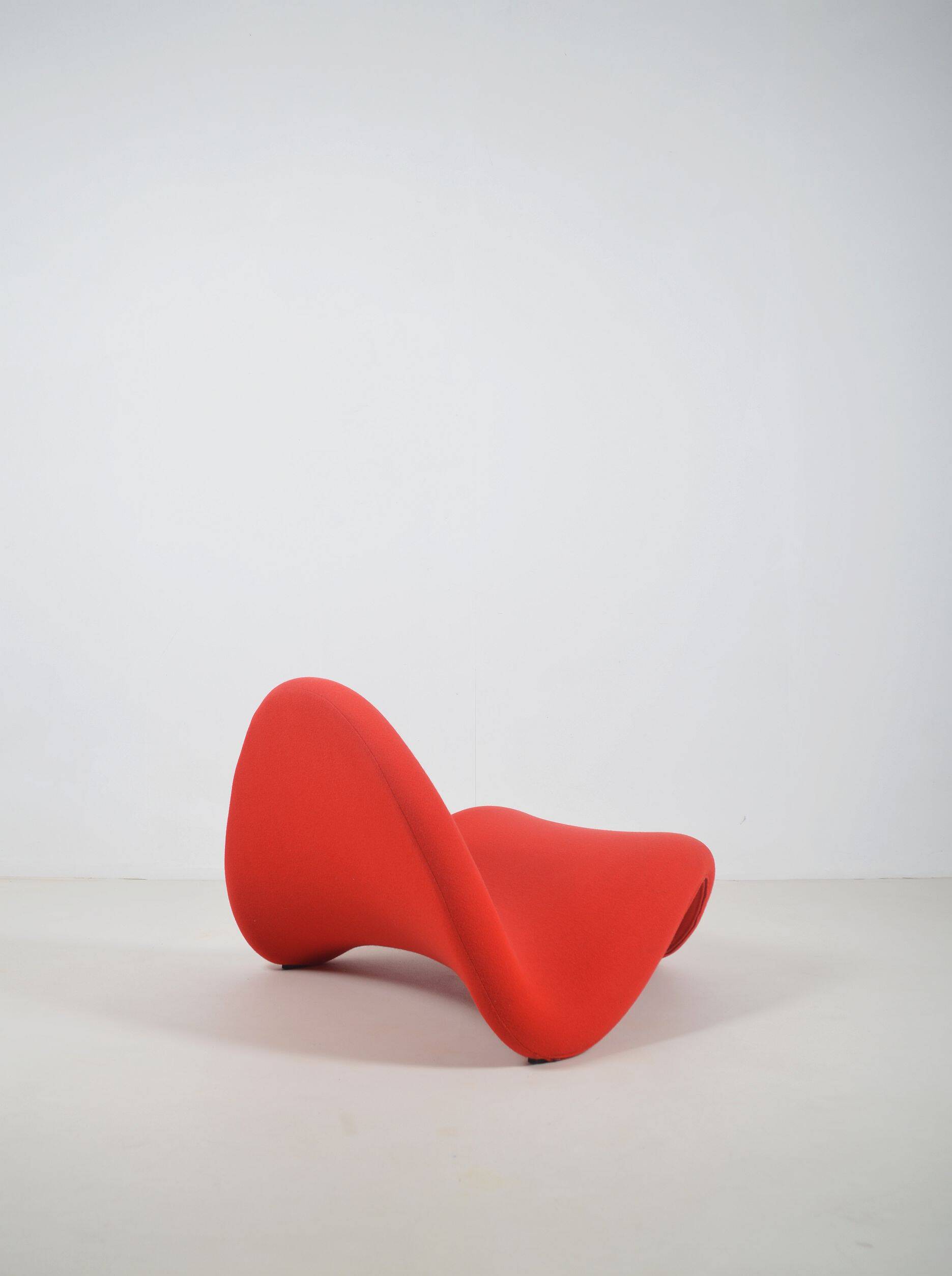Red F577 Tongue designed by Pierre Paulin for Artifort