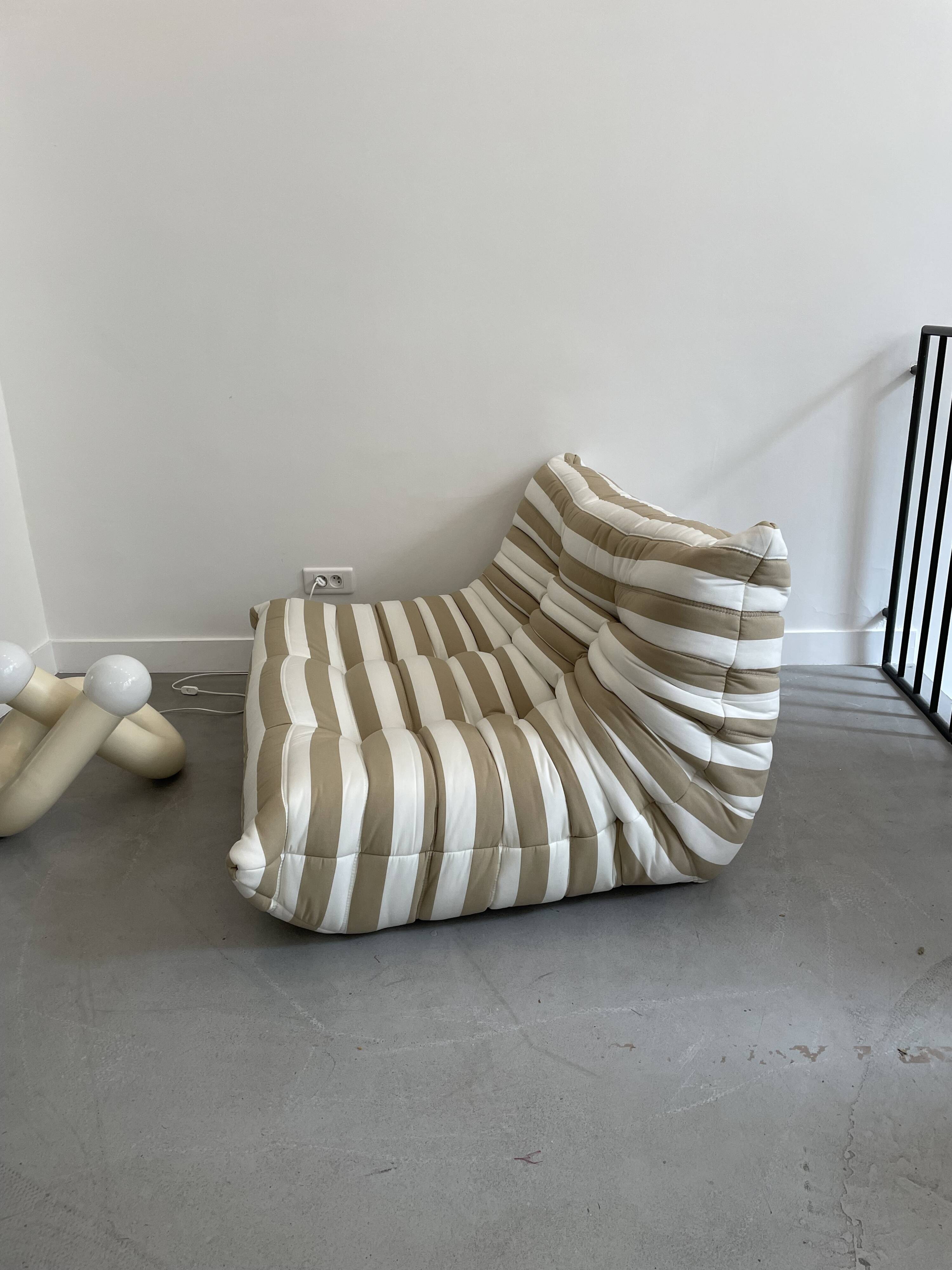 Beige striped white 2-seater Togo