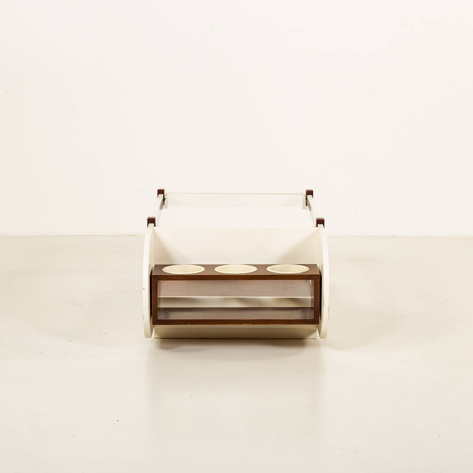 Table basse italienne avec un compartiment bar, années 1970.