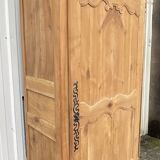 Ancienne bonnetière Louis XV, bois fruitier, restaurée – 1 porte, 3 étagère