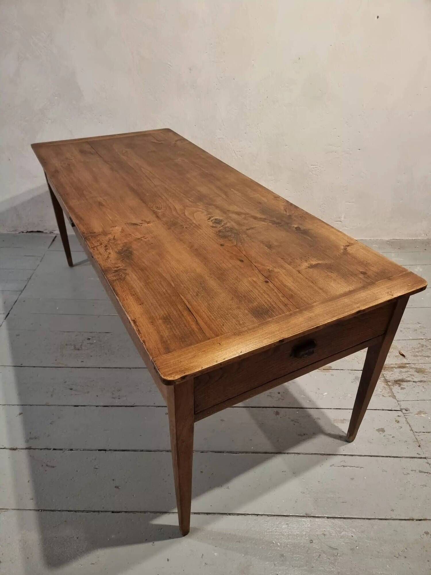 Antique French oak dining table with pine top – 19th century