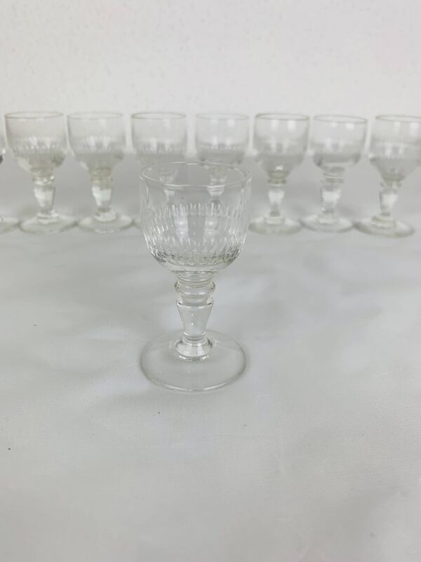 9 verres à liqueur Baccarat modèle Renaissance