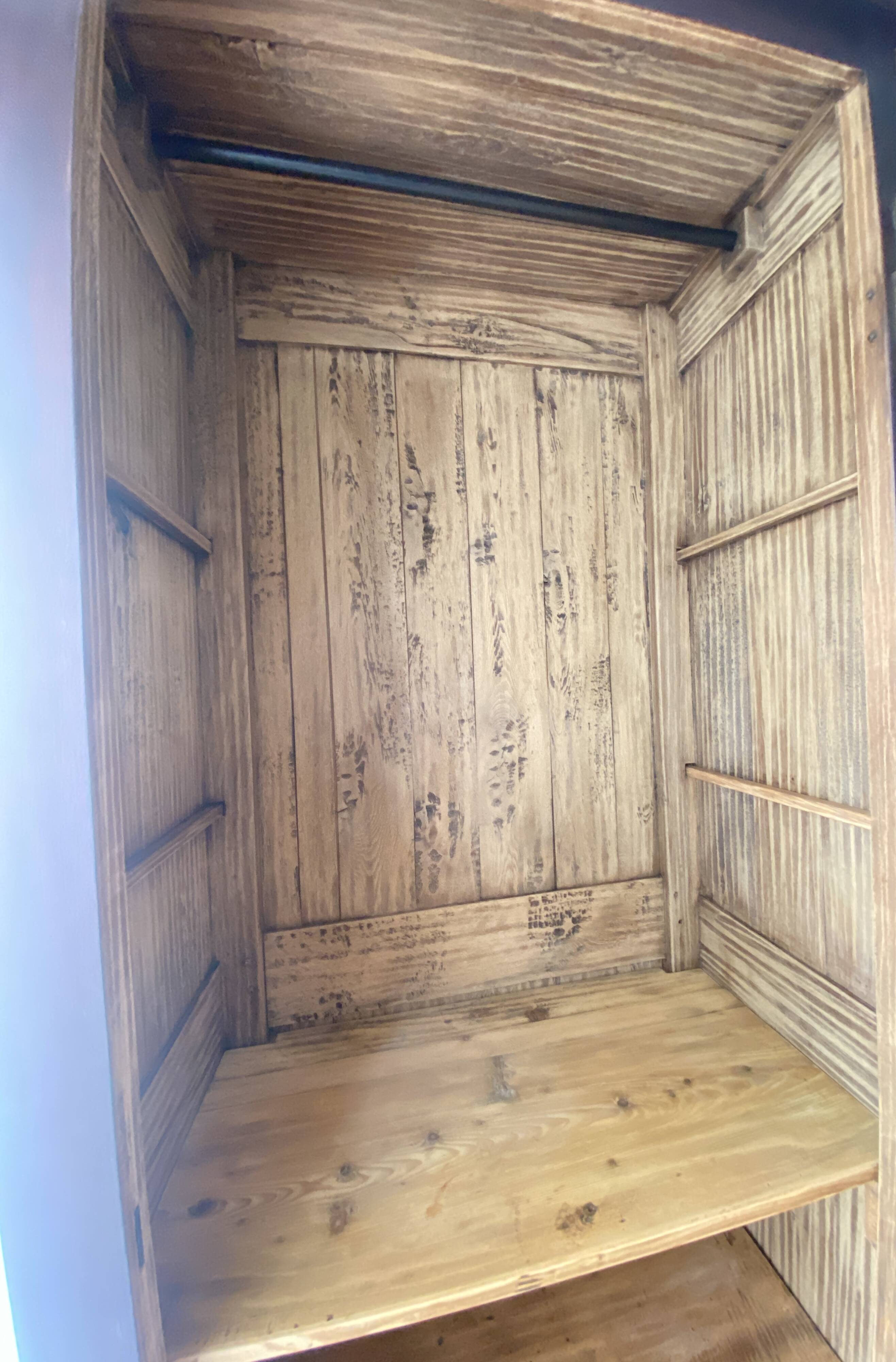 Provincial bonnetière made of solid wood, renovated antique.